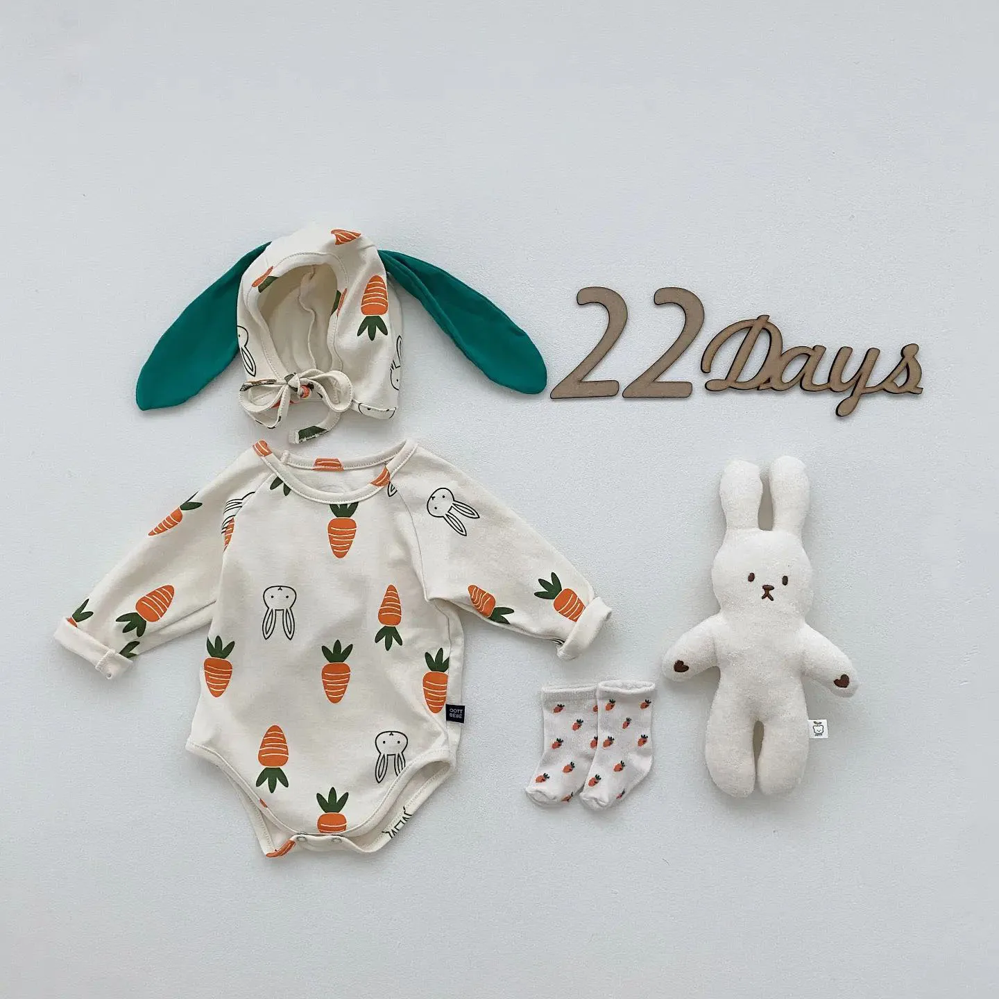 

2025 Ins Cute Carrot & Bunny Print Infant Girl Romper with Hat Onesie Newborn Jumpsuit Autumn Cotton Baby Girl Clothes 66-90