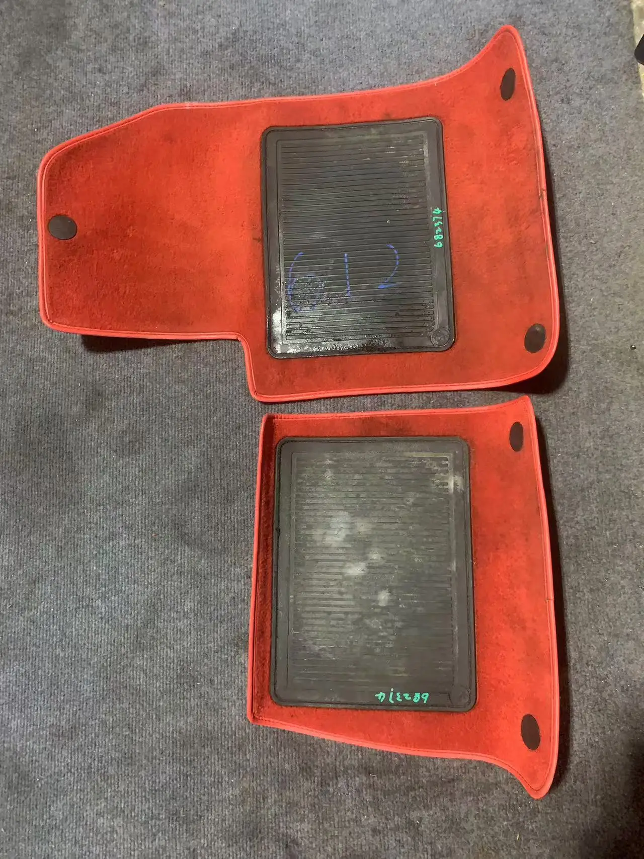 ORIGINAL USED AUTO PART SUIT for Ferrari 612 FRONT MOVABLE CARPETNEW RED OEM 68237483 682374