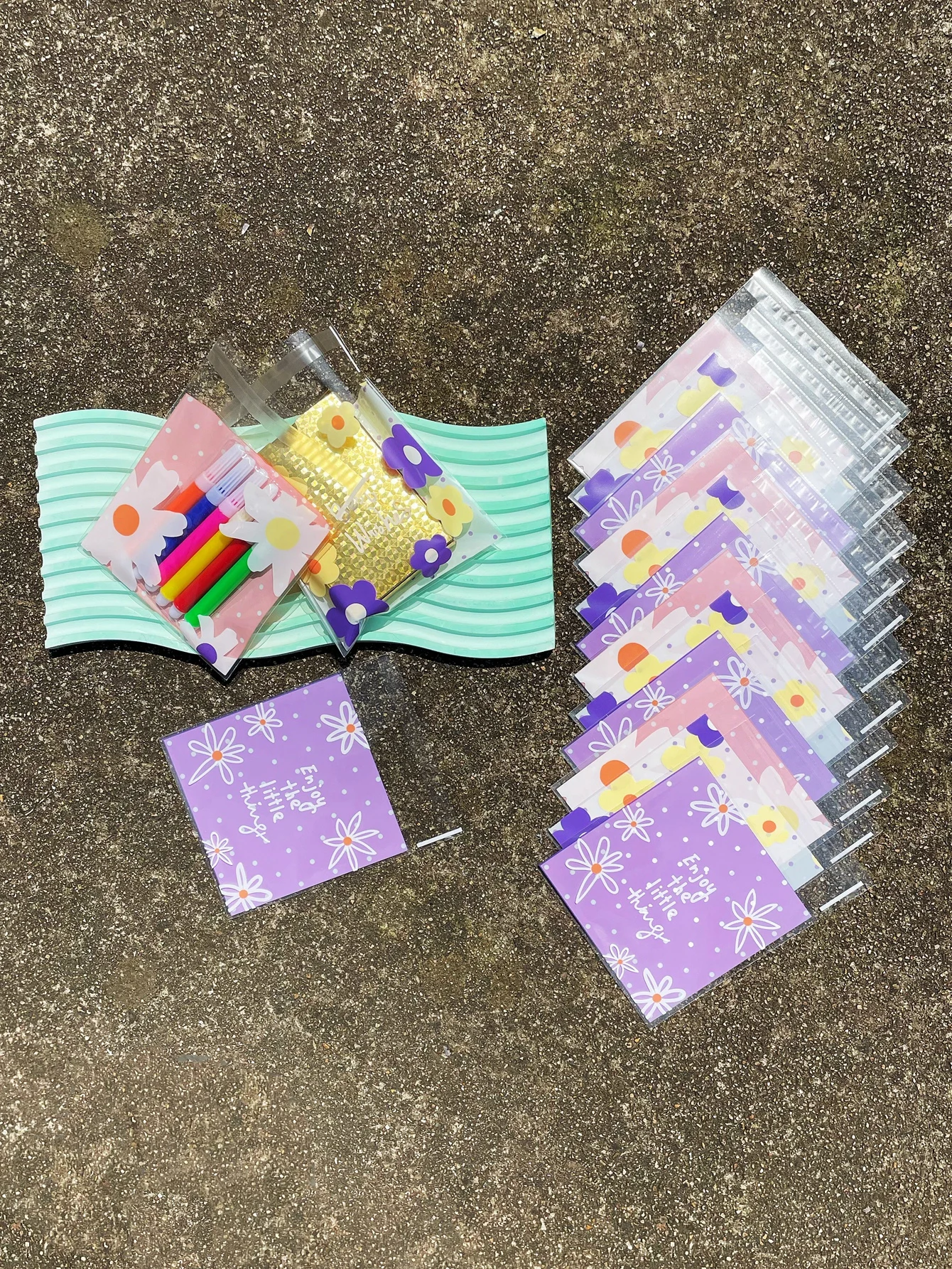 100pcs Small Fresh Pink Purple Flower Pattern Gift Packaging Opp Self-sealing Bag, Daisy Print Small Ornaments Small Candy Bags