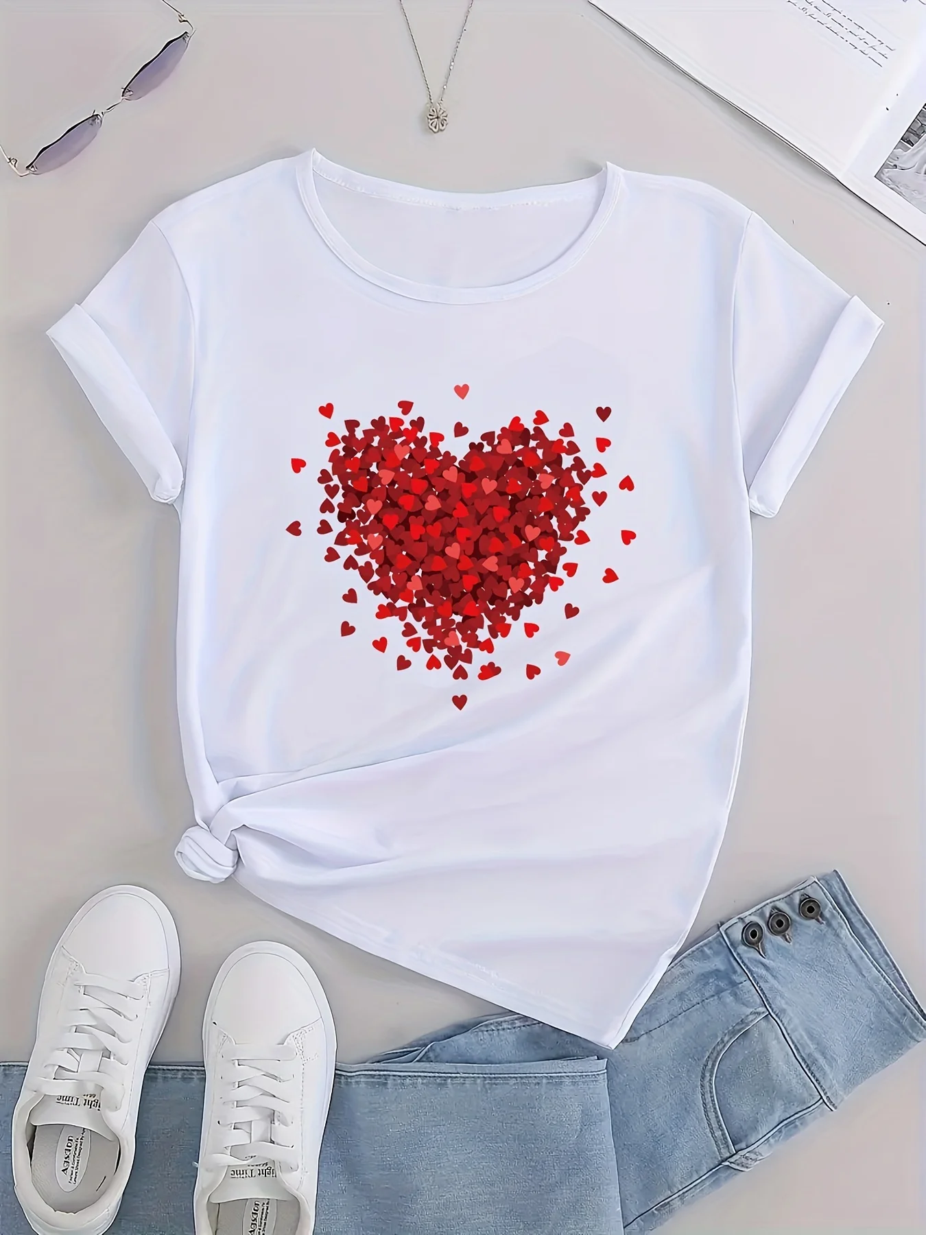 

Women's Summer Heart Graphic Sports Short Sleeve T-shirt - Casual Slim Fit Top for Running and Outdoor Activities