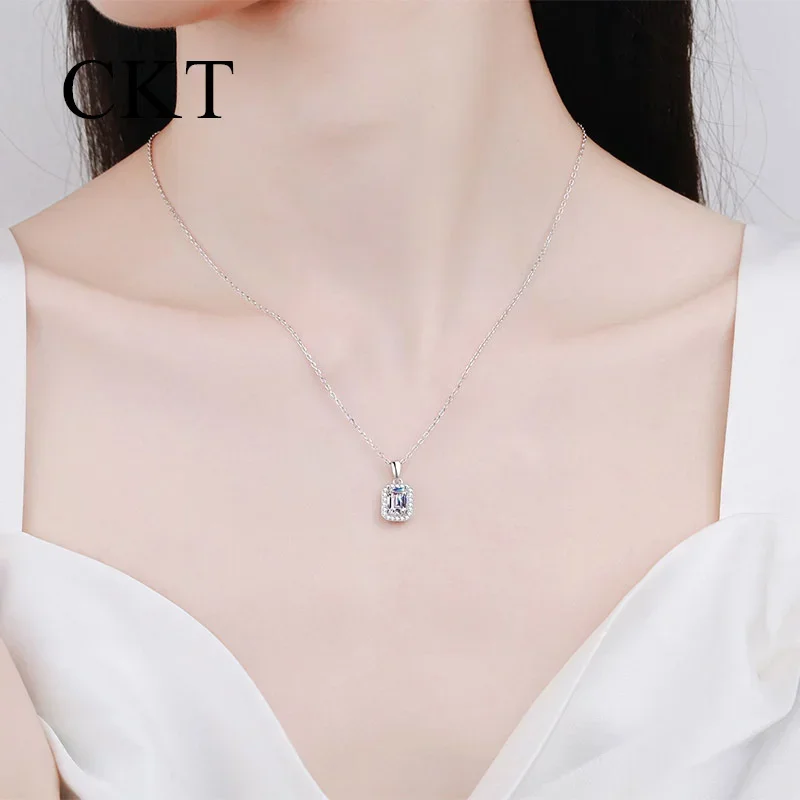 Necklace Full Chamfered 18K White Gold 1 Carat Moissanite Pendant for Women Platinum Pt950 Temperament Simple Matching Jewelry