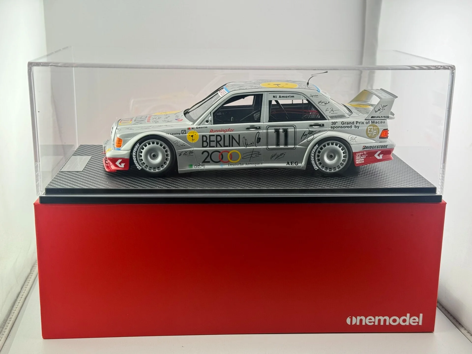 

Onemodel 1/18 Scale BENZ 190E Berlin Bear Car Model
