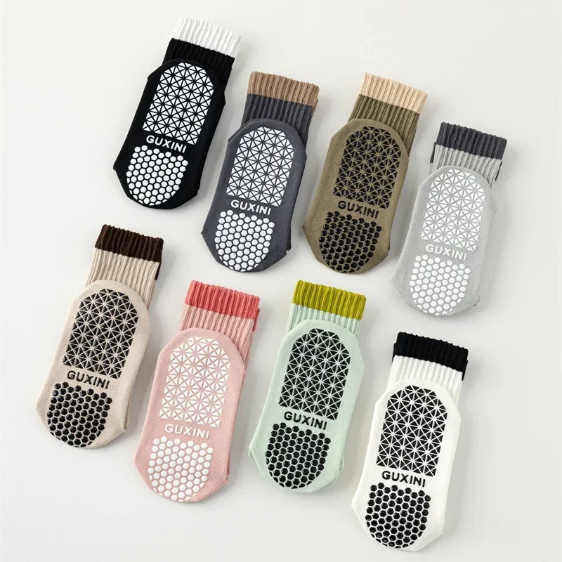 Women's Yoga Socks with Non-Slip Grips Mid-Calf Sports Socks for Pilates Gym Color-Block Design Breathable Cotton