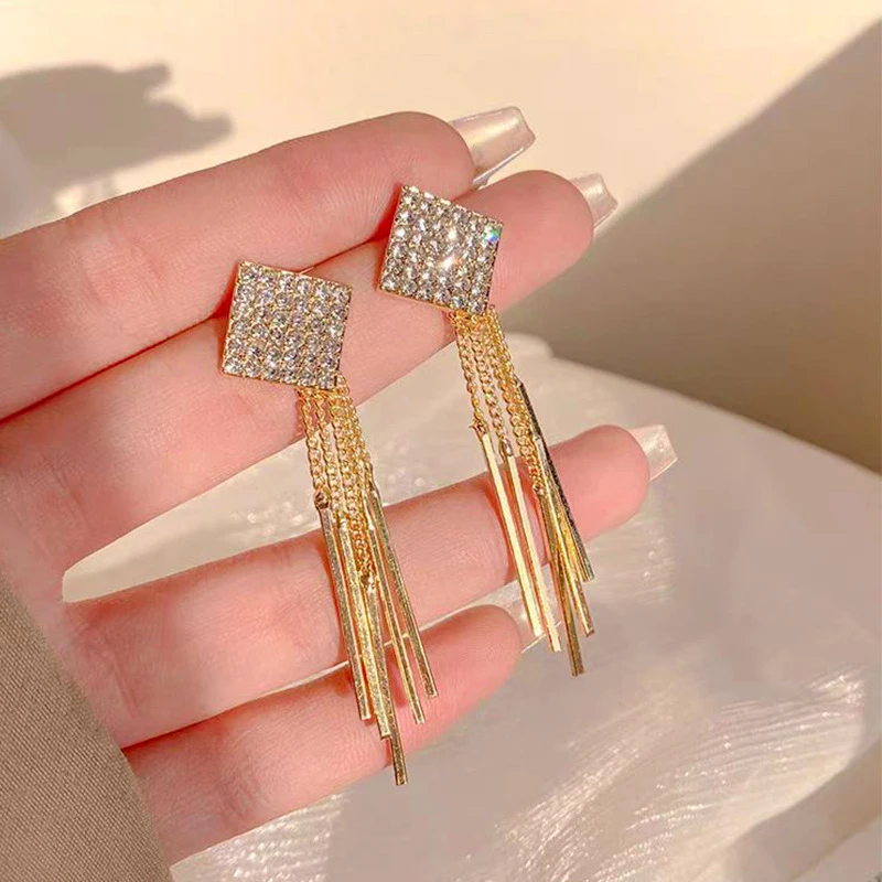 

Rhinestone Square Tassel Pendant Stud Earrings for Women New Fashion Elegant Exquisite Temperament Ladies Wedding Party Jewelry