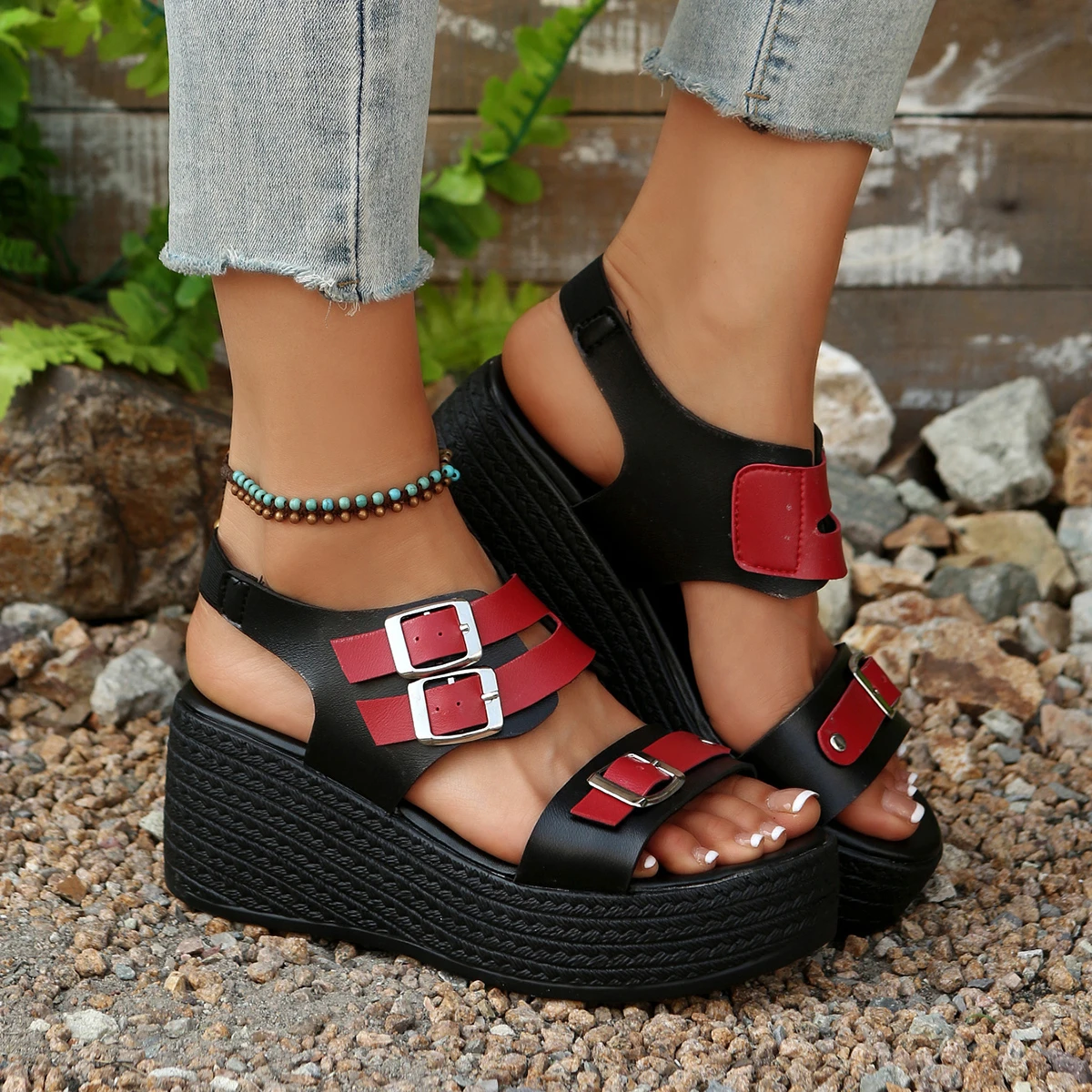 صنادل صيفية أنيقة برأس مستدير مثيرة كاجوال بكعب عريض عصرية الأكثر مبيعًا صنادل نسائية جديدة مريحة بمقاسات كبيرة في الهواء الطلق