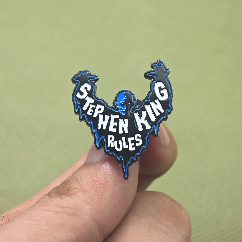 Stephen King Rules Enamel Pin Fun Halloween Horror Brooch Creative Pin Badge Collar Jewelry Clothing Accessories