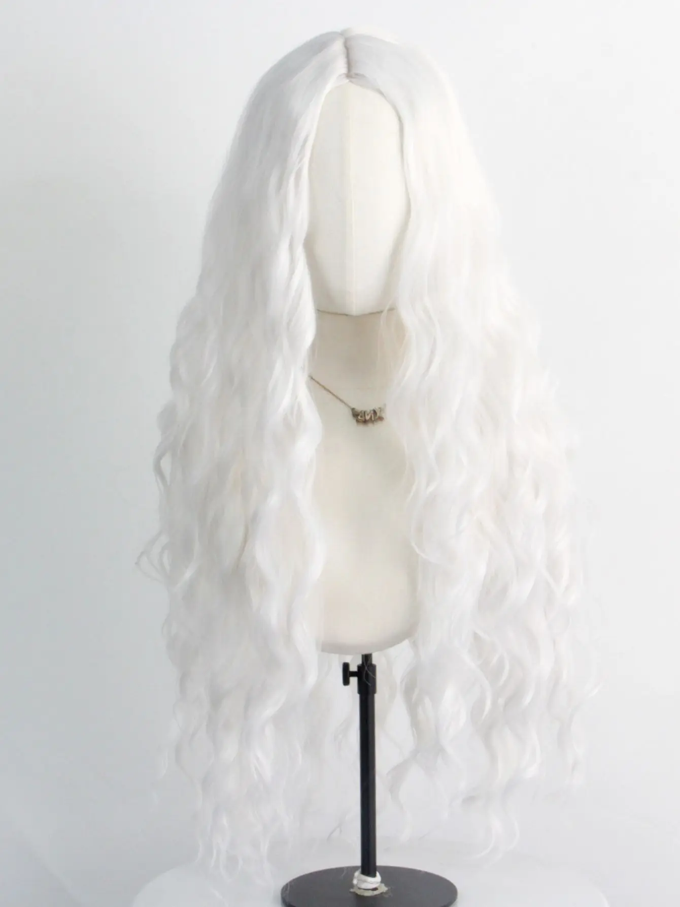 

Women's Medium-Parted Long Curly Hair Without Bangs, 22-Foot White Chemical Fiber Wig, European and American Sweet and Cool Style, Suitable for Daily Leisure, Stage, Cosplay and Other Occasions