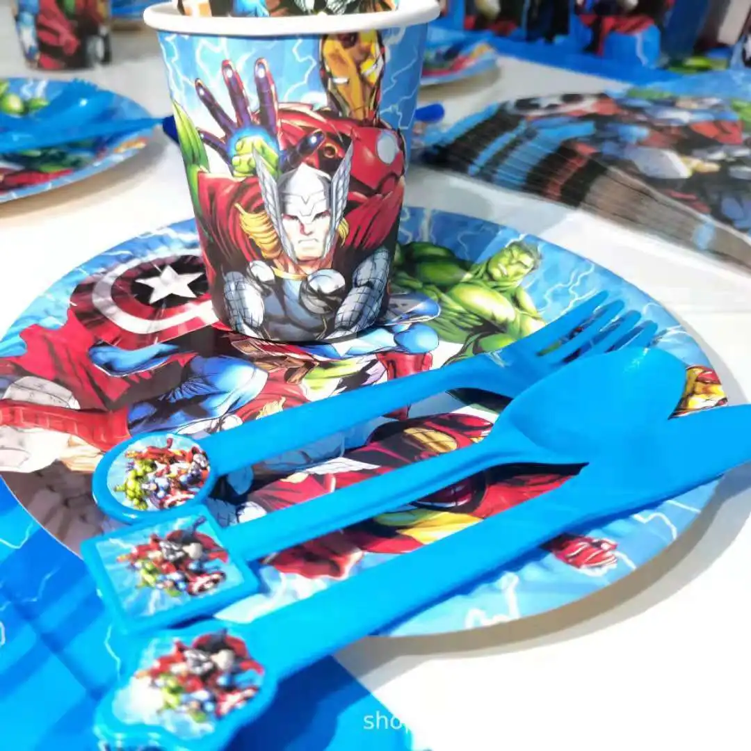 Avengers themed birthday party decorations Boys like Superman decorated tablecloths Paper cups plates cutlery League of Legends