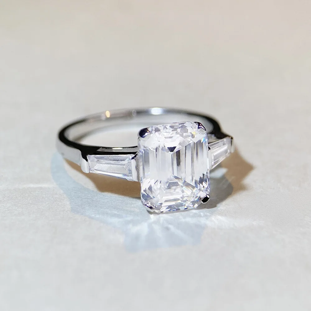 

4-carat Moissanite Ring, Emerald Cut S925 Sterling Silver Moissanite Ring, European and American Cross-border Style, Large Carat