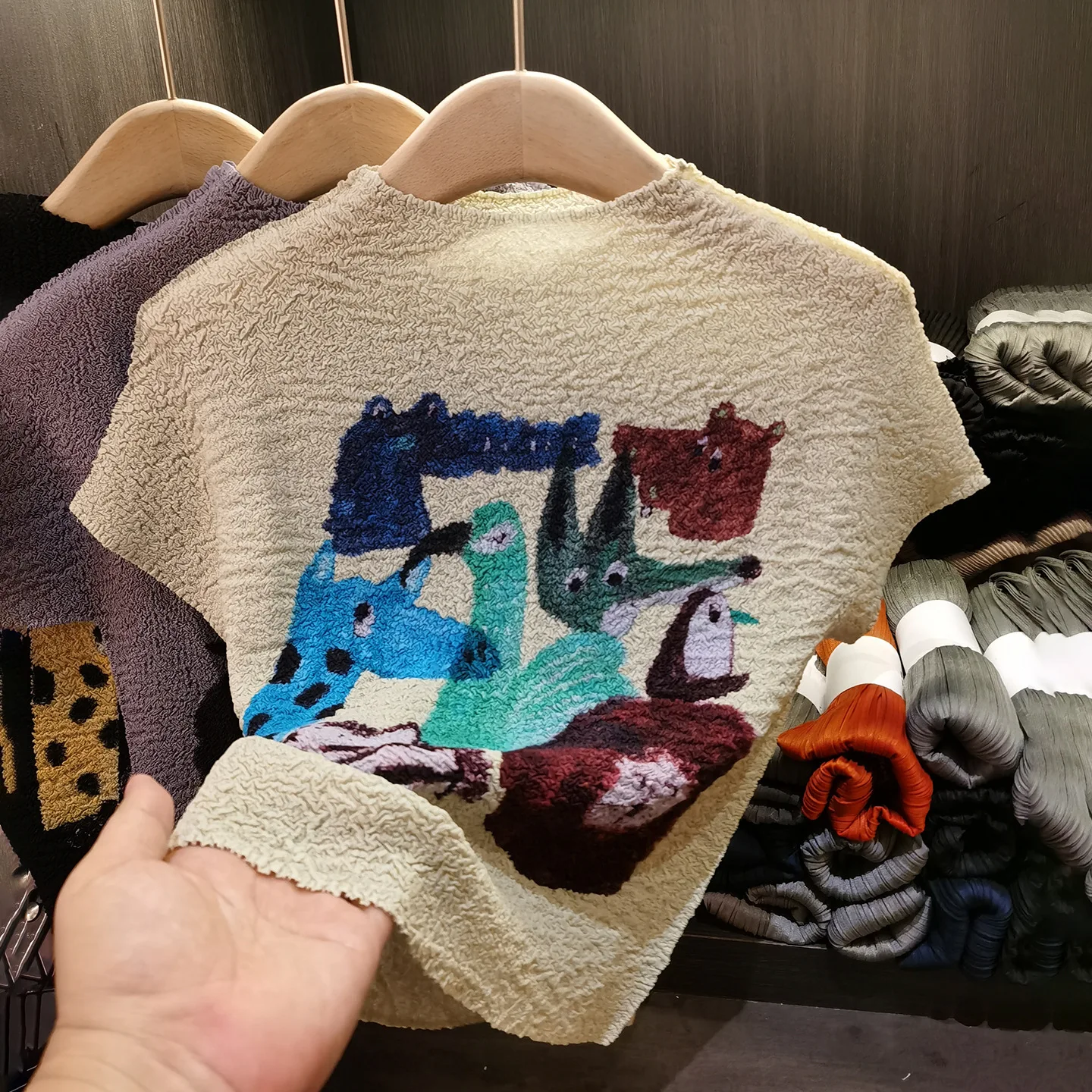 

Плиссированная футболка Miyake, новинка лета 2023, плиссе, складная футболка с мультяшным принтом, тонкие плиссированные простые универсальные женские топы с тонкими складками