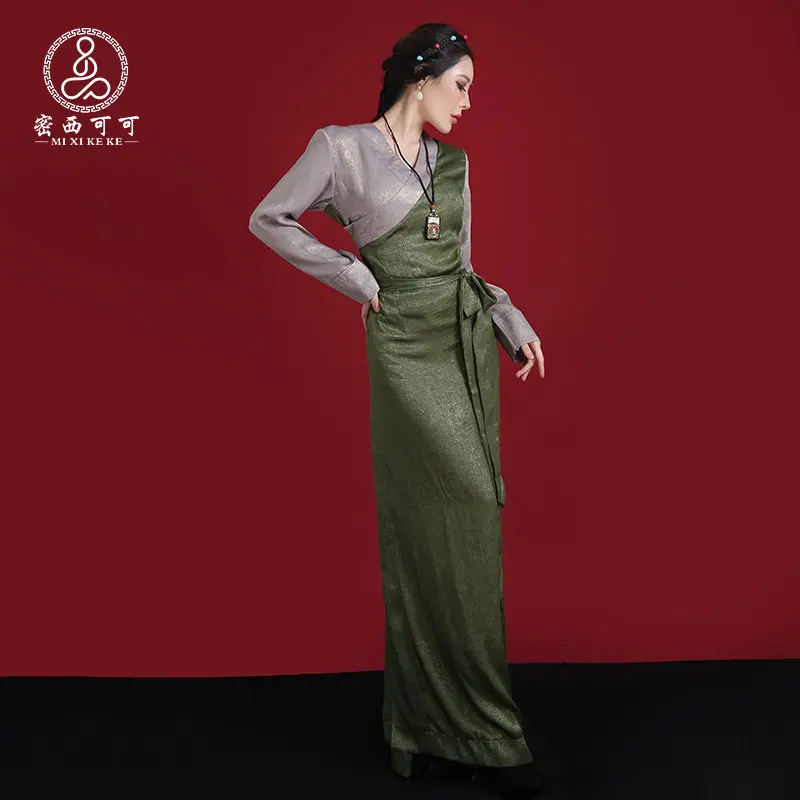 新しいチベット民族風スプライシング旅行写真撮影服、改良されたラサ服女性用