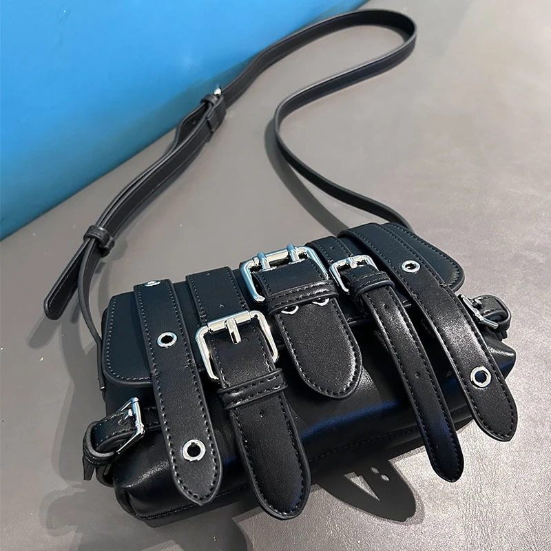 

Маленькие квадратные сумки для мотоциклов и велосипедов для женщин. Роскошные дизайнерские сумки и кошельки. Новинка 2023 года. Винтажный ремень с пряжкой через плечо.