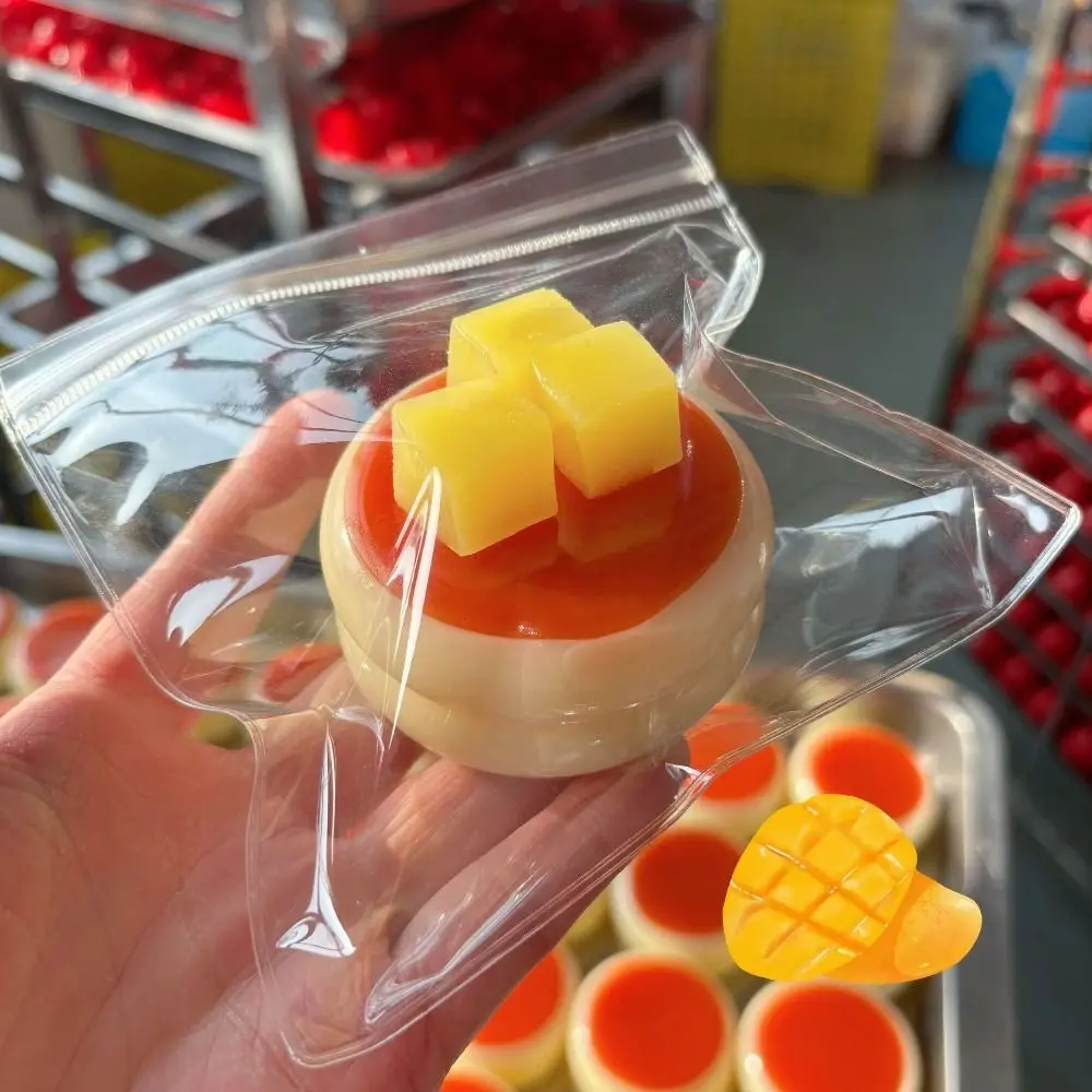 Slow Rebound Simulation Soufflé Fidget Toy Strawberry Blueberry Pinching Soft Squeeze Toy Cake Shape Decompression Pinching Toy