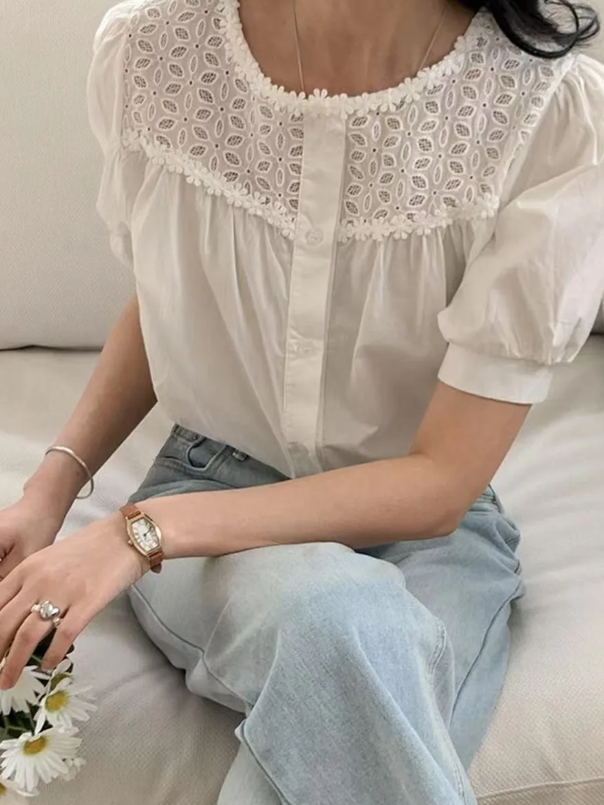 قميص نسائي أبيض حلو برقبة دائرية وأكمام قصيرة، تصميم صيفي جديد فضفاض للتخسيس، سترة مفتوحة غير رسمية، قطع مستقيمة