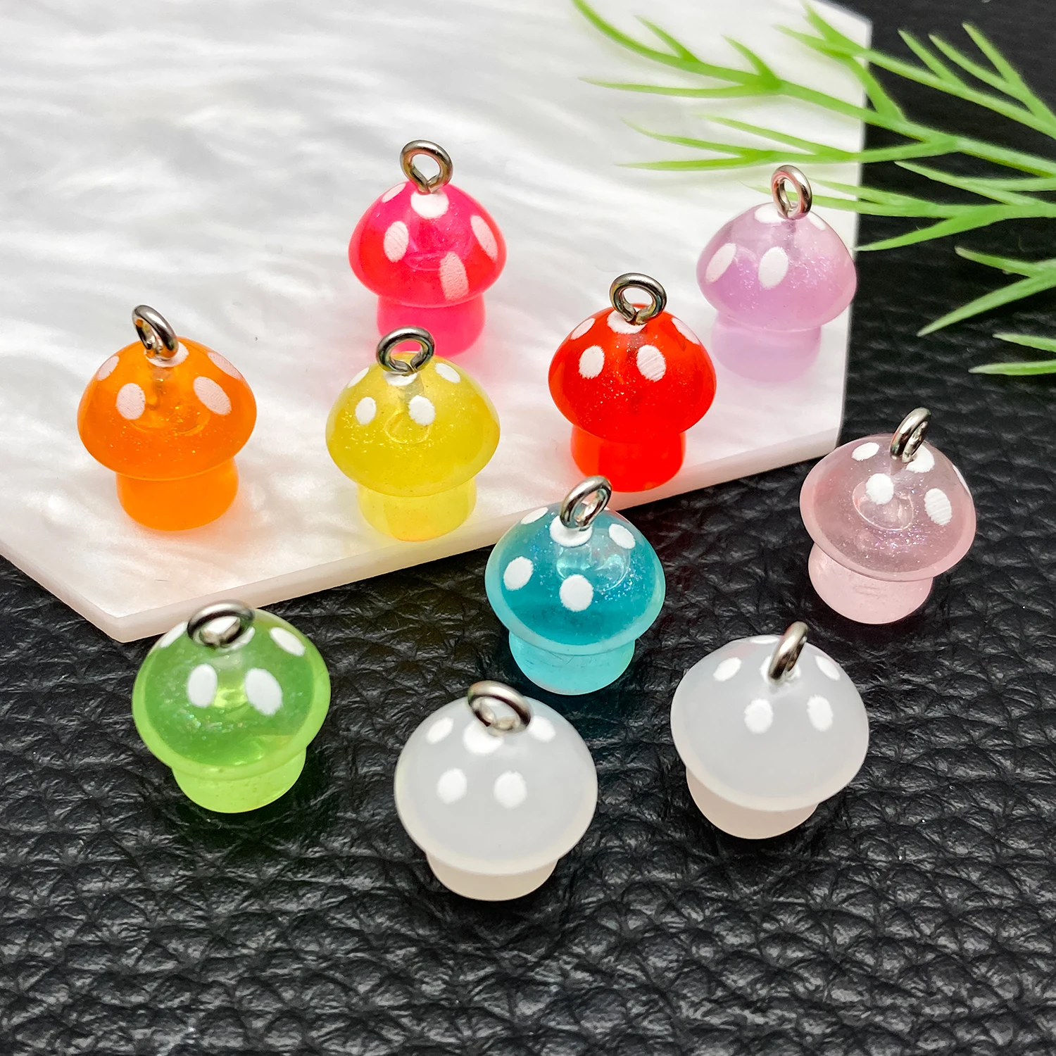 5/10 Pcs Glow in the Dark Mushroom Charms Realistic 3D Colorful Mini Mushroom Pendants with Pins for DIY Jewelry Accessories ﻿