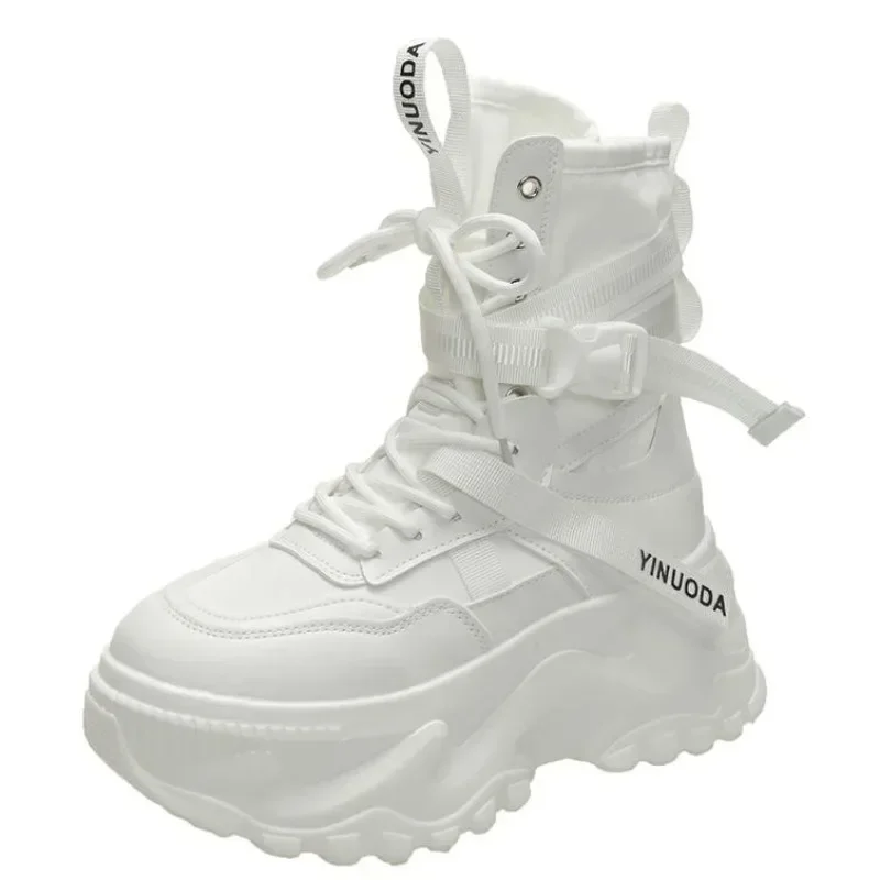 أزياء المرأة مكتنزة منصة دراجة نارية الأحذية البيضاء الدانتيل يصل سميكة القاع أحذية امرأة الخريف الشتاء الكاحل