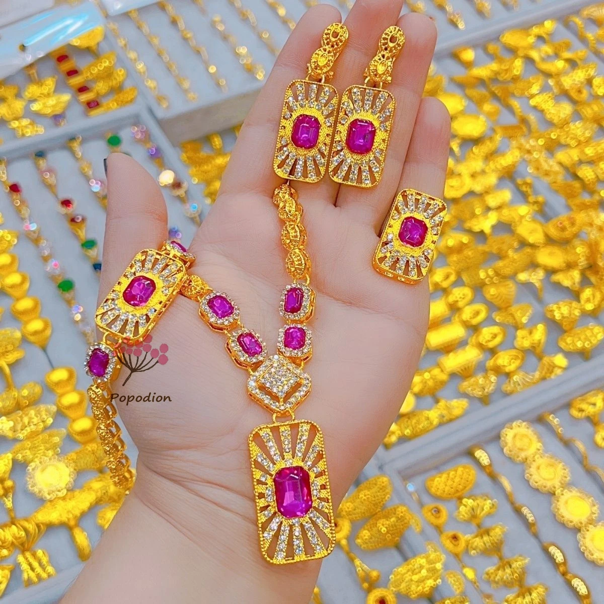 

Новый Дубай 24 К позолоченное высококачественное ожерелье, серьги, кольца, браслеты, комплект ювелирных изделий для свадьбы, помолвки и вечеринки для влюбленных DD10672