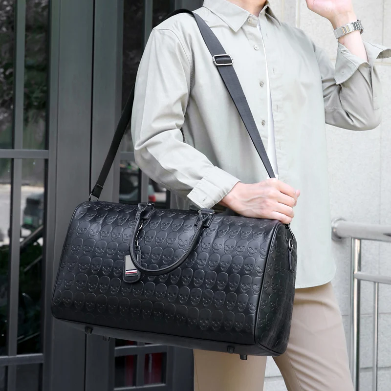 Mode Geprägte Schwarz PU Reisetaschen Mit Schädel Muster Große Kapazität Seesack Casual Trend Männer Frauen Wasserdichte Fitness Tasche