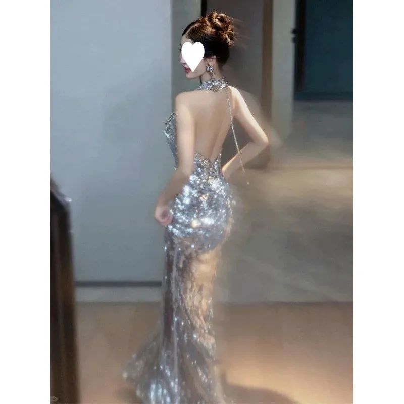 

A dazzling fishtail light luxury and niche style birthday party host performance dress
