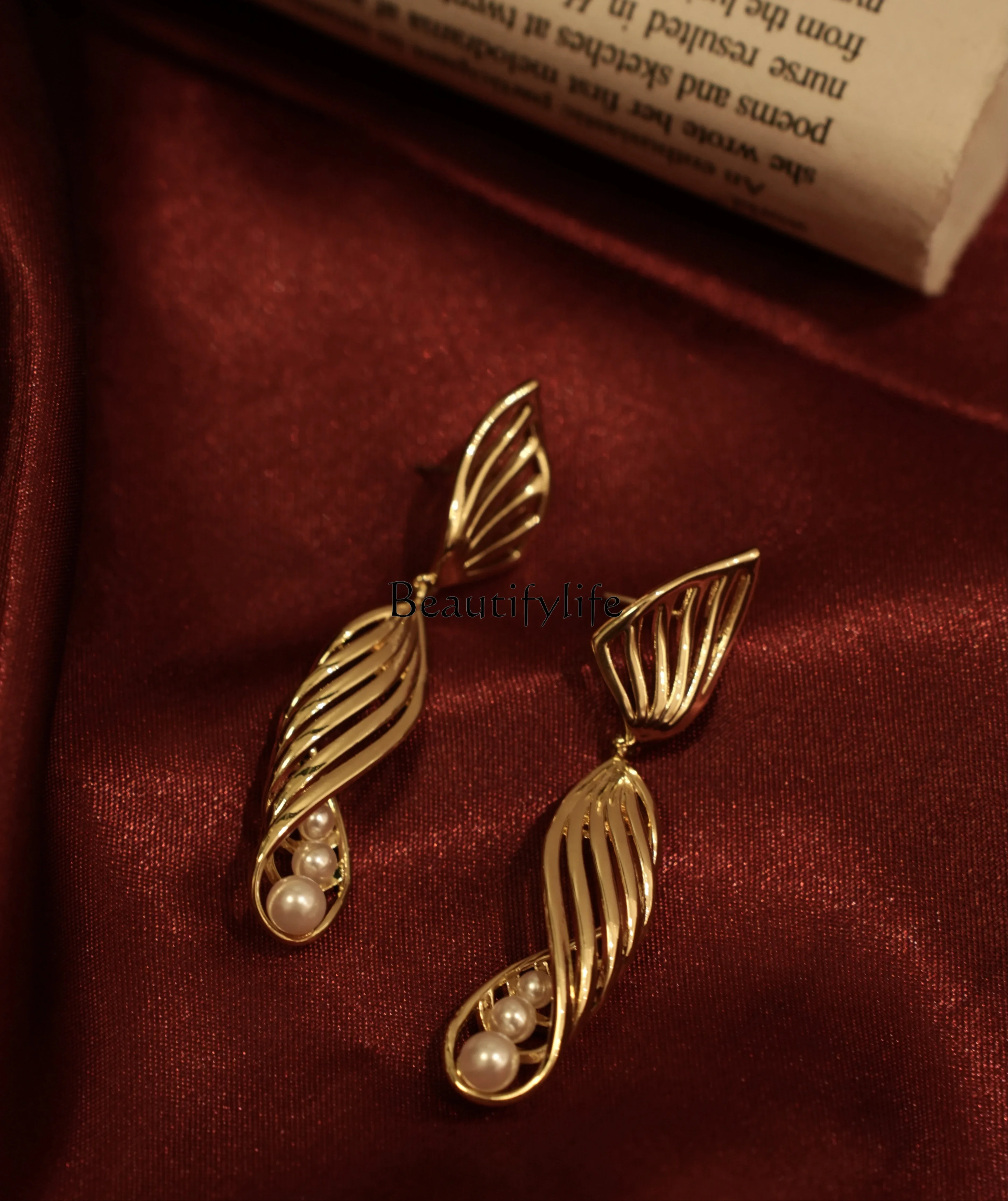 

Vintage court French elegant high-end design curve earrings