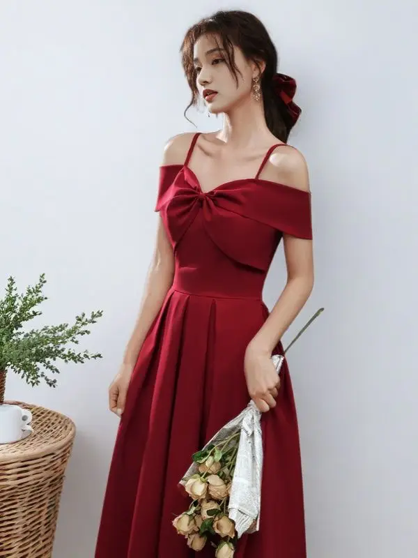 فستان زفاف أنيق أحمر بكتف واحد للنساء، فستان عروس بأكمام قصيرة وتنورة طويلة على شكل حرف A، فستان رسمي للحفلات والسهرات