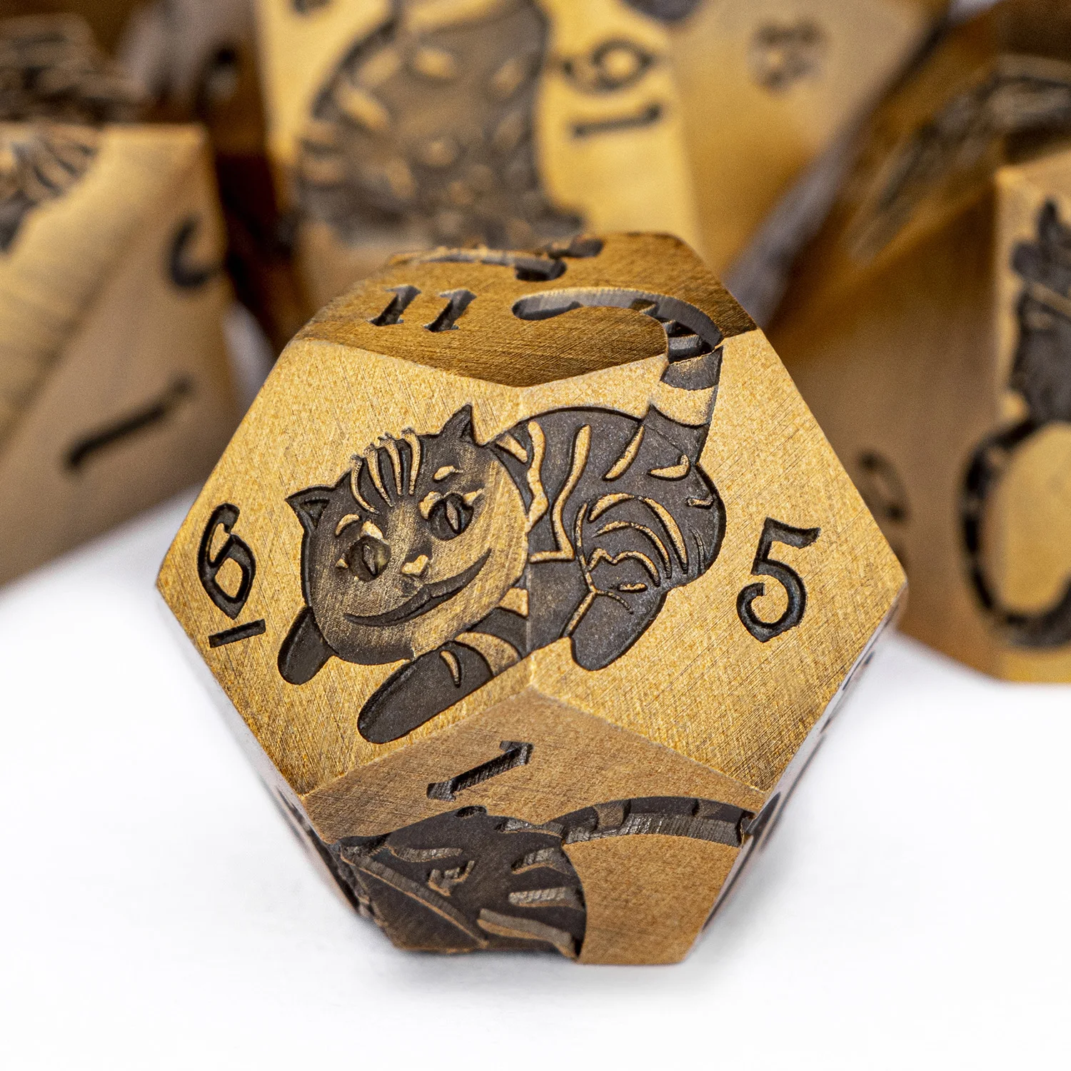 7 قطعة القط DND المعادن الزنزانة Dnd التنين المتداول النرد D20 D & D الذهب القديم RPG متعدد السطوح D و D باثفندر لعب الأدوار لعبة النرد