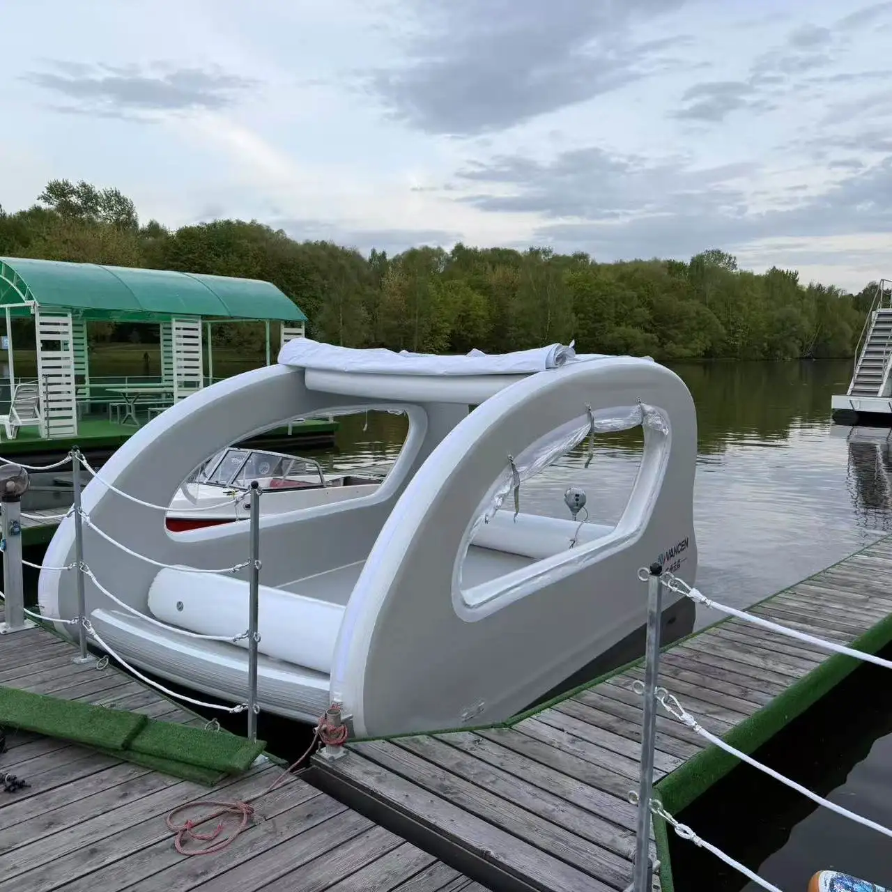 Water Inflatable Yacht Boat Scenic Area Cruise Outdoor Yacht Power Inflatable Boat Water Leisure Vacation Yacht
