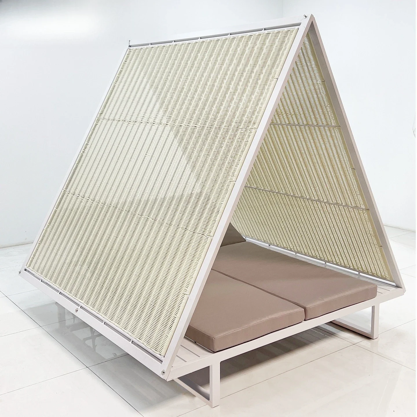 OEMOutdoor Villa Pool Lounger Sofa Waterproof Sun Lounger Leisure Hotel Resort Sunbathing Double Lounger