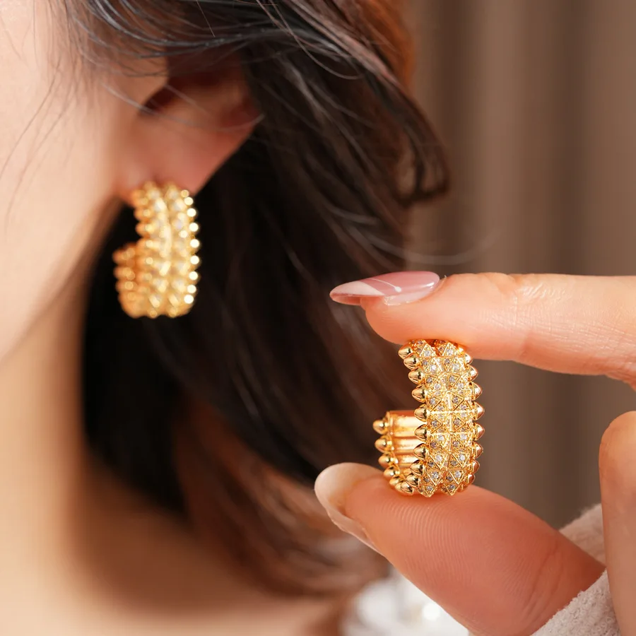 

18k Gold Plated Exquisite Hoop Earrings Inlaid Cubic Zirconia C-shaped Earrings Vintage Party New Trendy High-end Jewelry