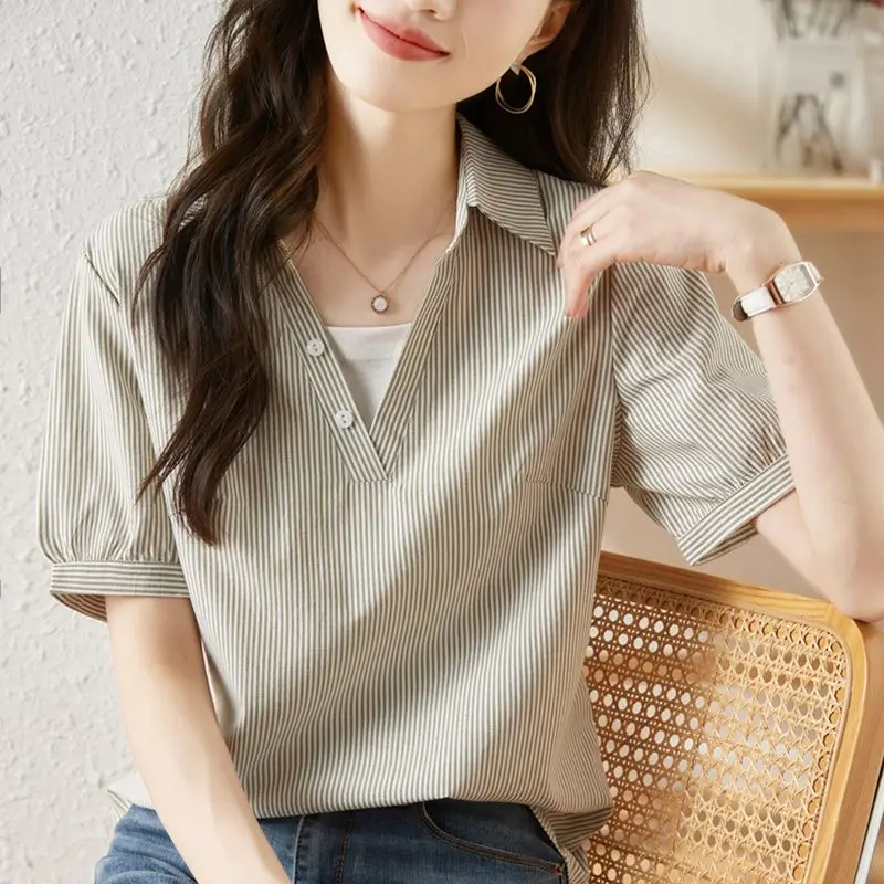 

Casual Striped Fake Two-piece Button Ornament Blouse New Polo Collar Short Sleeve Lady Fashion Pullover Chiffon Shirt JJ499