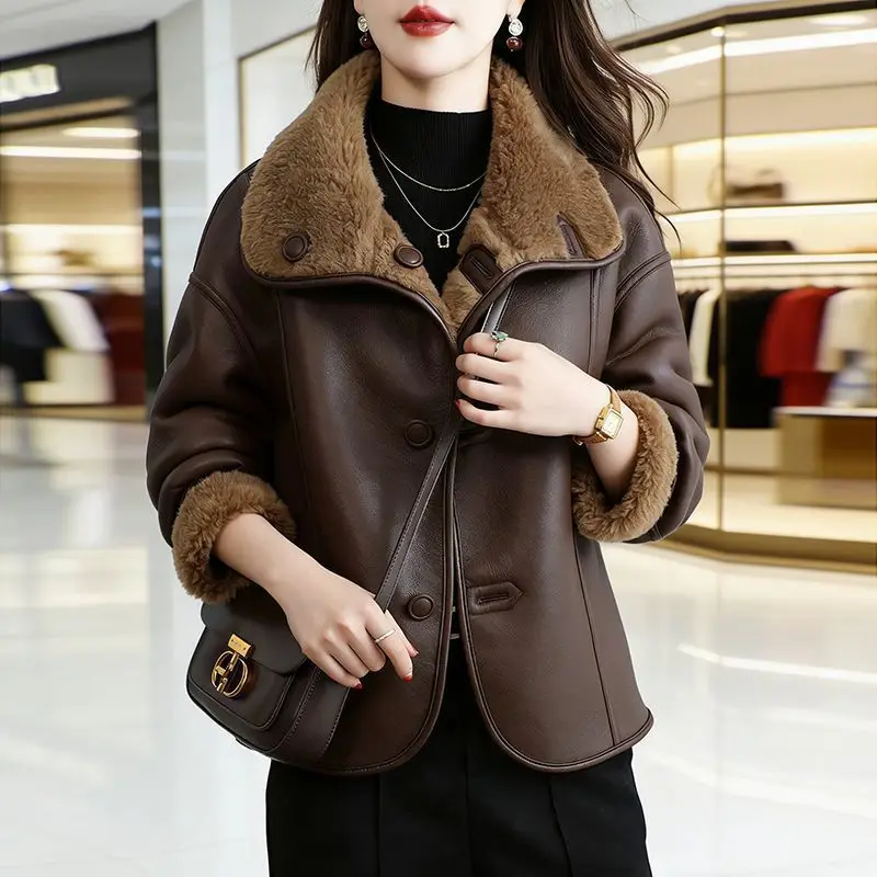 Winter Faux Shearling Lined Leather Coat Ladies Turnover Fur Collar Single‑Breasted Warm Vintage Short Biker Jacket Outerwear