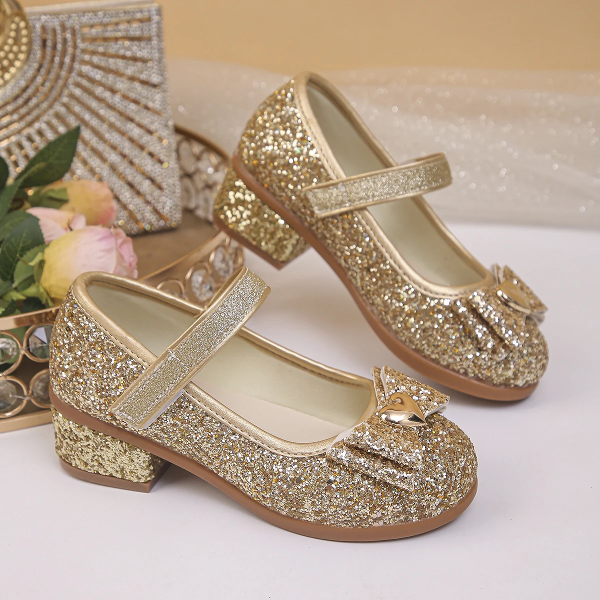 A Pair of Exquisite Heart-Shaped Shiny Bow Wedding Party Girls' High Heels
