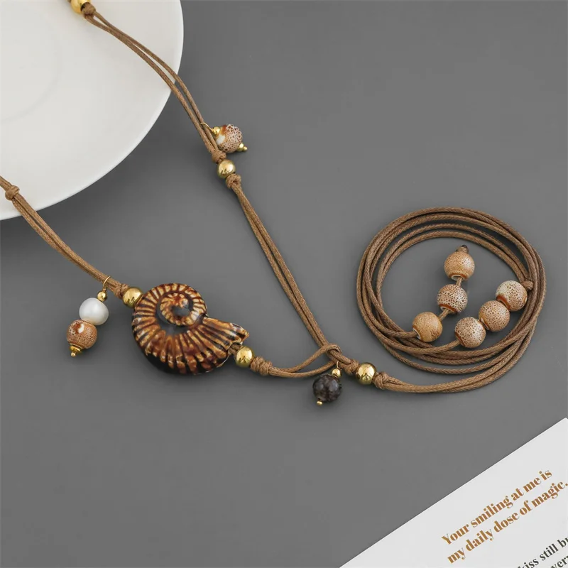Vintage Ethnic style Conch Ceramic Bead Necklace for Women's Vacation Fashion Exquisite Parrot Shell Waist Chain Necklace