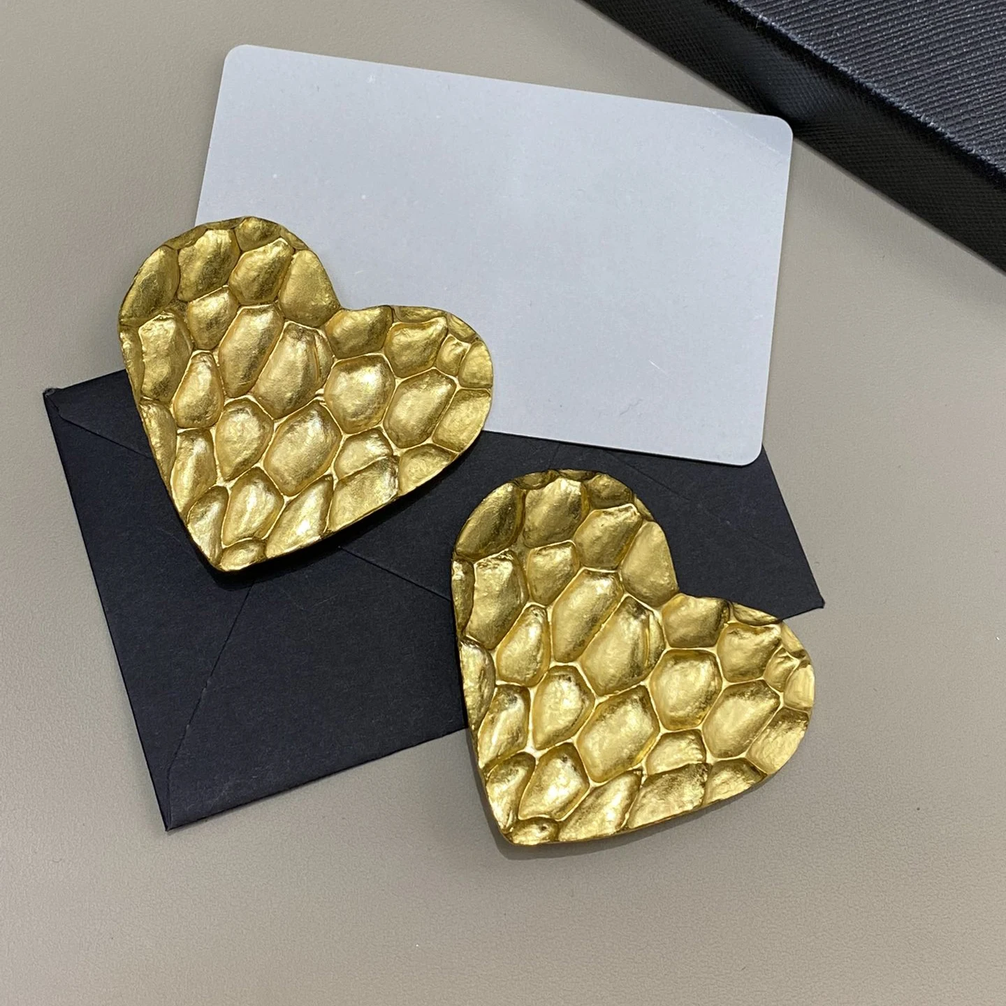 Vintage Brass Plated Gold Heart Charm Earrings Ear Clip Women Famous Designer Brand Luxury Jewelry Trend