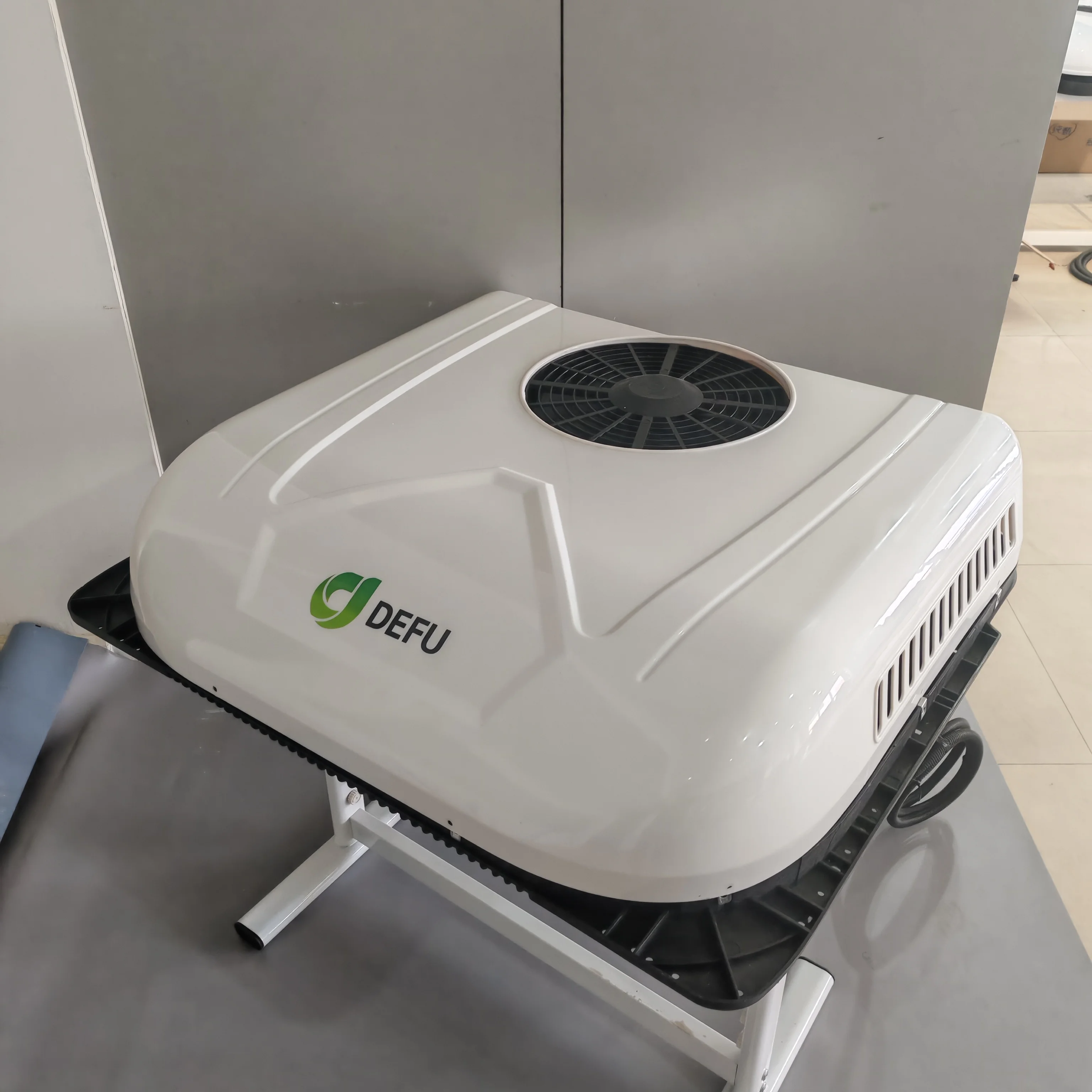 العربة Rv بطارية وقوف السيارات برودة تيار مستمر 12 فولت تكييف الهواء الكهربائية 24 فولت شاحنة التيار المتناوب 12 فولت سقف مكيف الهواء