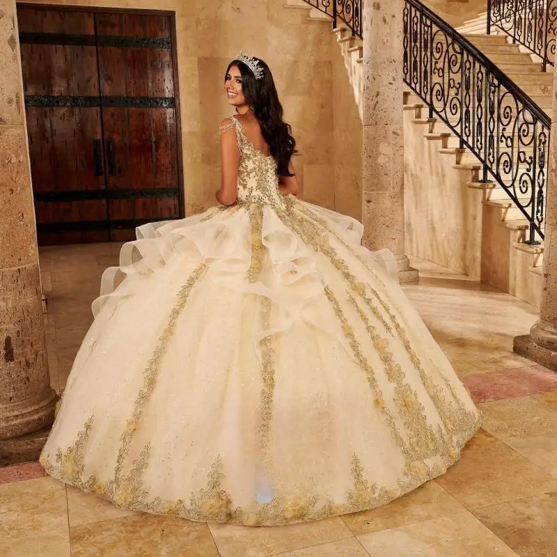 Classic Ball Gowns Quinceanera Dresses for Girls V-neckline Spaghetti Straps Lace Appliques Ruffles Lacing Up Tulle