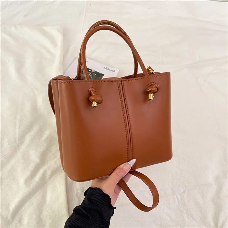 Minimalist Vintage Fashionable Letter Logo Diaper Bags For Women Elegant Shoulder Bag Luxury Commuter Large Capacity