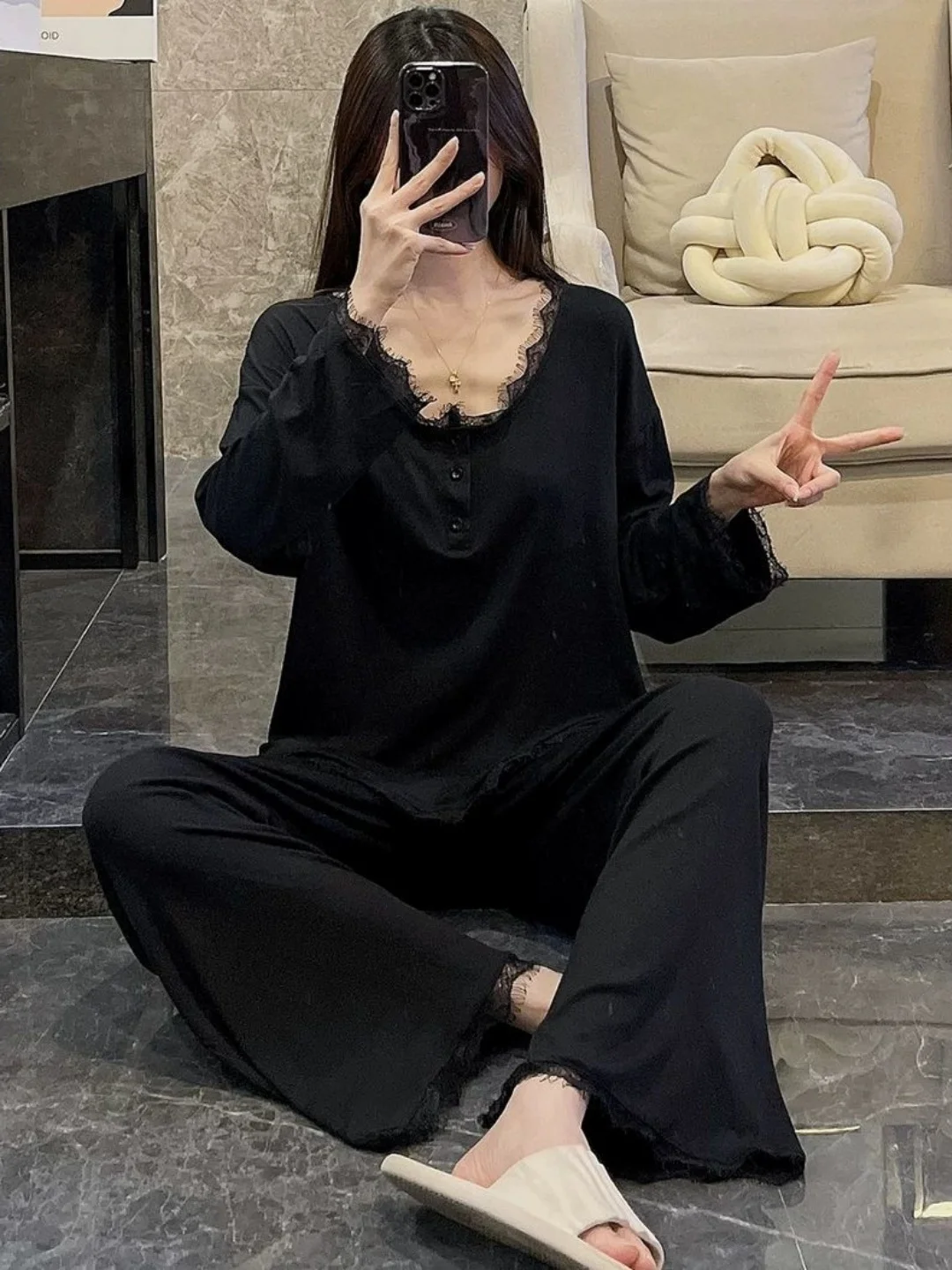 plus Size Women's Lace Trim V-Neck Long Sleeve Home Clothes Set Winter Thermal Sleepwear Outerwear Slimming Effect