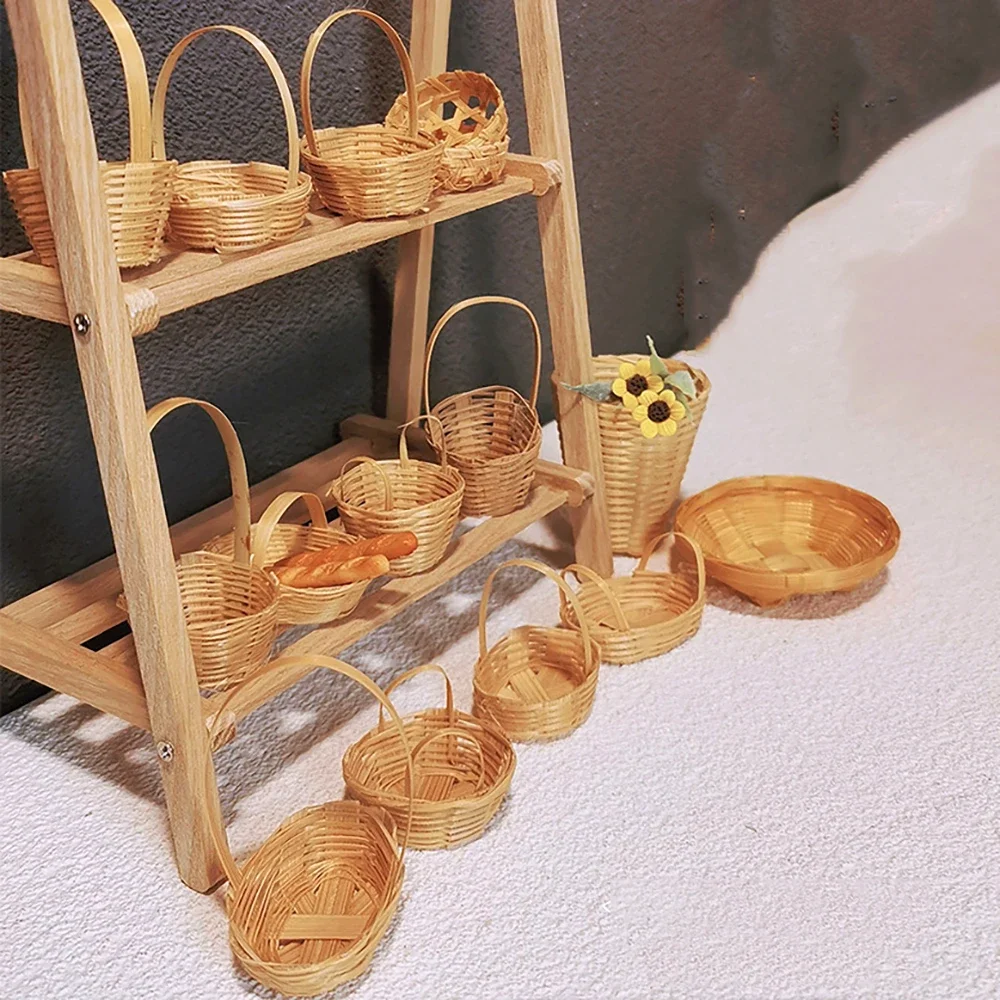 1Pcs 1/12 Dollhouse Miniatures Bamboo Back Basket Mini Carrying Basket Model for Doll House Accessories Decoration ob11