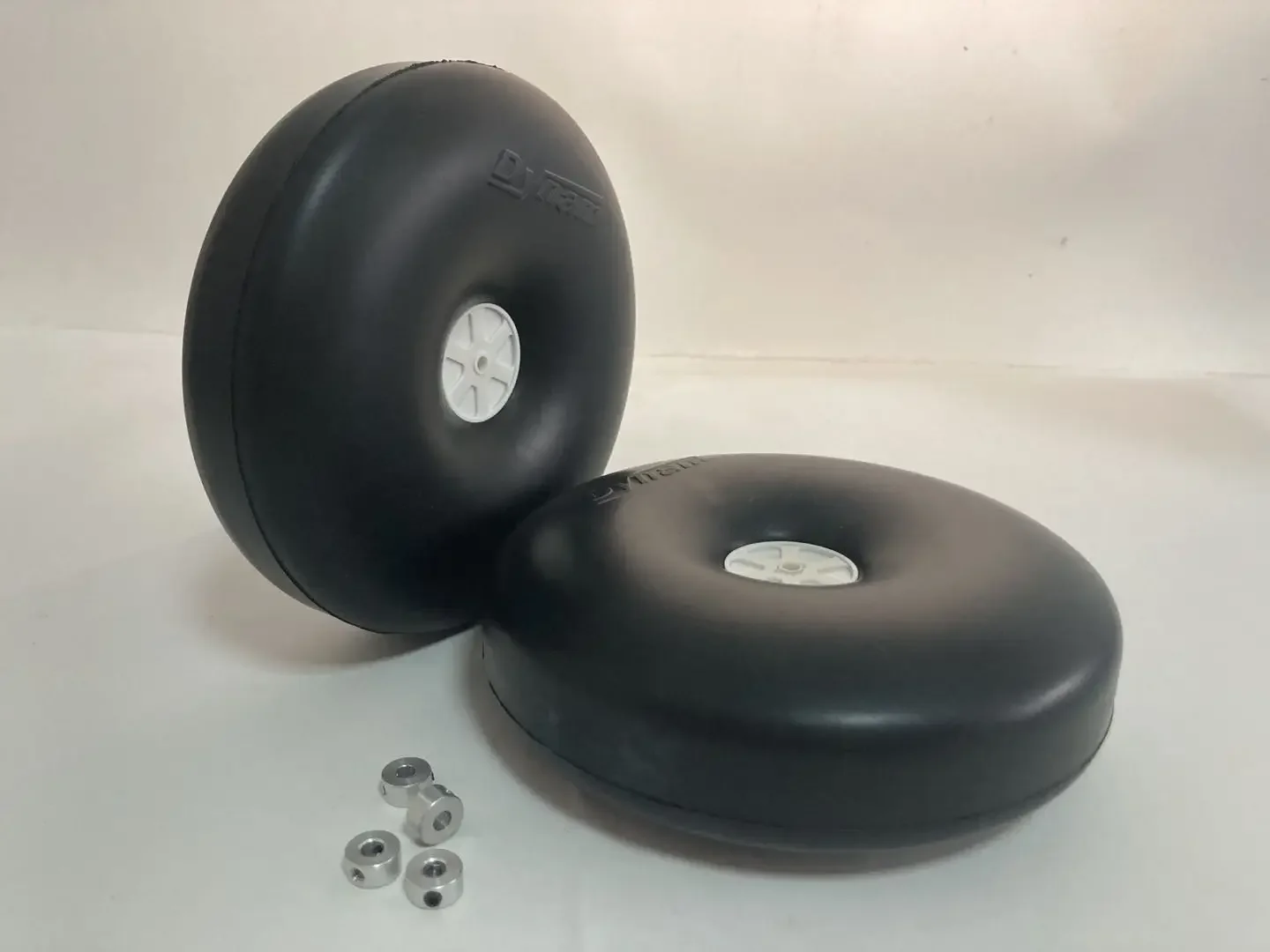 

2pcs of Dynam diameter 14CM Rubber sponge shock absorption large tire Wheel for RC Airplanes Trainers Parkfly Warbirds Scales