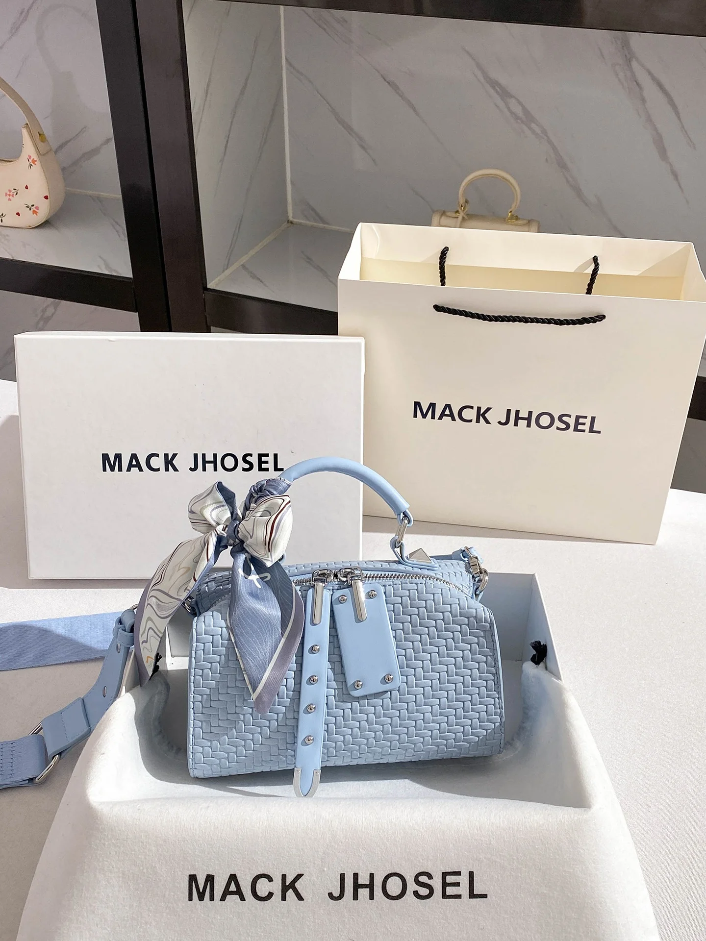 sac-a-main-tisse-style-boston-mack-jhosel-polyvalent-en-forme-de-coussin-collection-ete-2026-sac-a-la-mode-pour-femme-avec-bandouliere