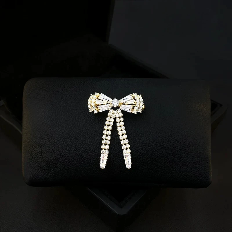 Elegant Bowknot Tassel Brooch Lapel Pin for Women Luxury Crystal Collar Pin Suit Shirt Cardigan Clothing Decor Gift Jewelry 3802