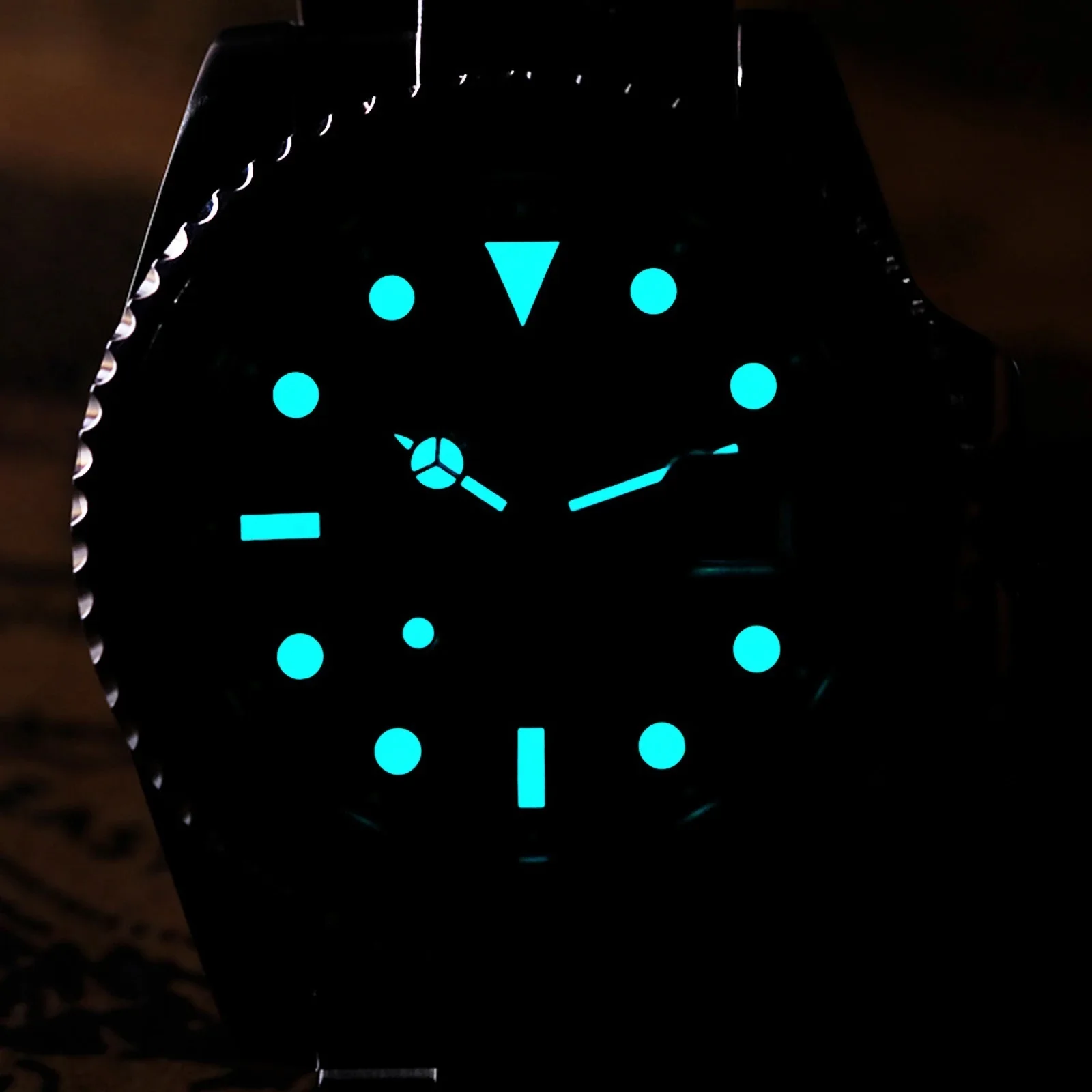 ADDIESDIVE Luxury Mens Quartz Watches Stainless Steel 200m Waterproof Calendar Wristwatches Luminous Sports Leisure Diving Watch