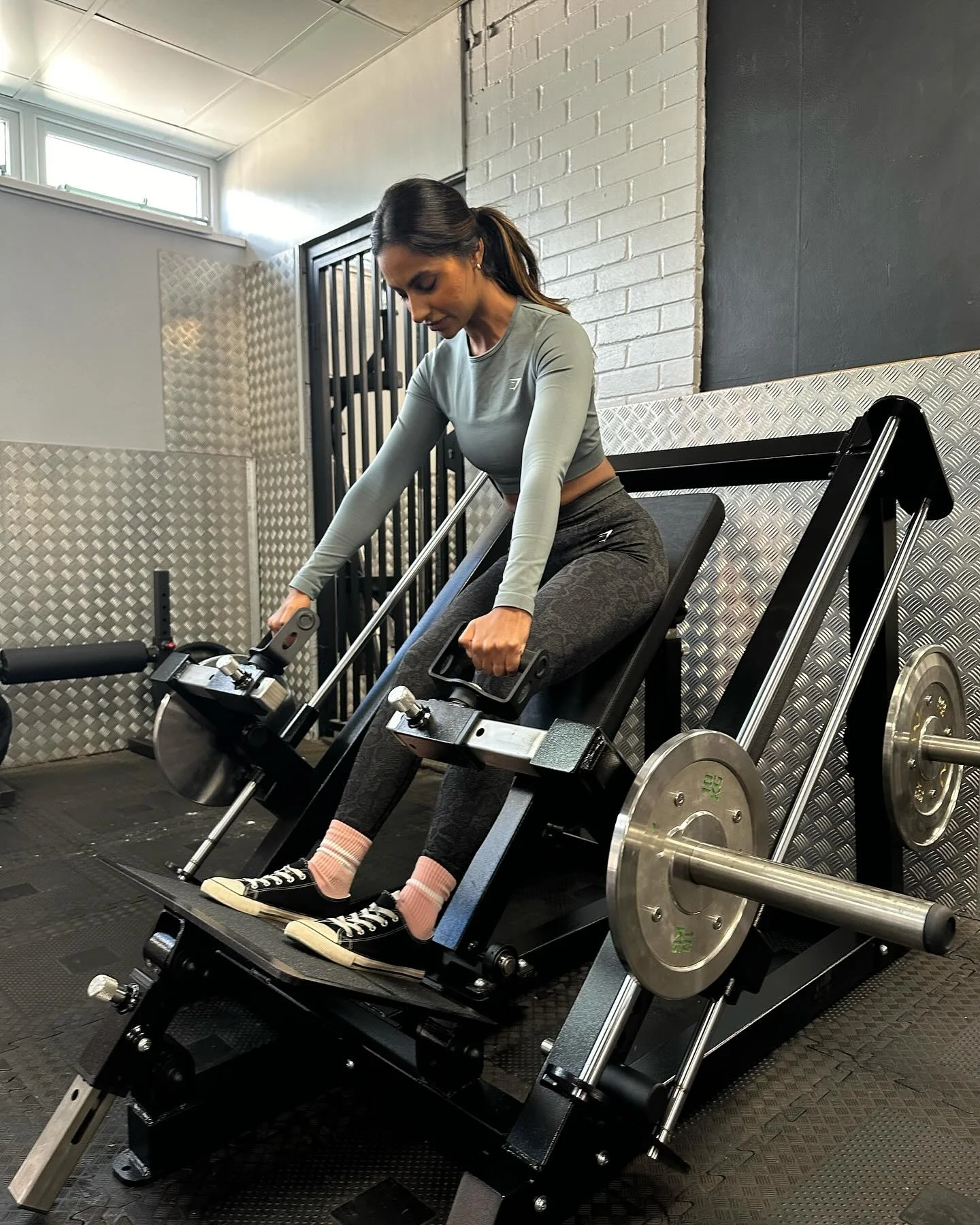 

Row Machine Gym Equipment Lateral Back Exercise Rowing Deltoids Back Lateral Strength Training Machine