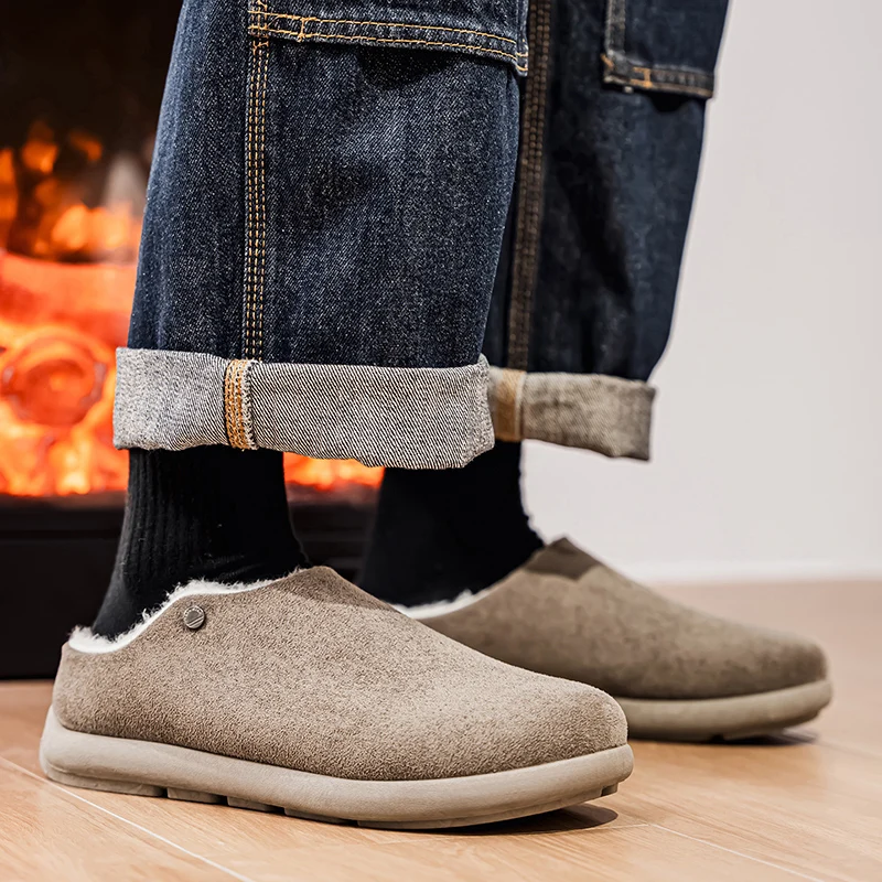 รองเท้าแตะบุขนแกะสำหรับฤดูหนาวปี 2025 รองเท้าผ้าฝ้ายอุ่นสำหรับใส่ในบ้าน กันลื่น พื้นหนา รองเท้าแตะนุ่มสบายสำหรับผู้ชาย