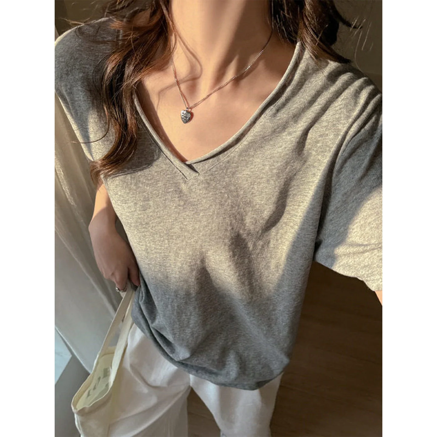 Korean Style Loose Fit Short Sleeve V-Neck T-Shirt Women's Summer Lightweight Casual Versatile Top Comfortable Breathable
