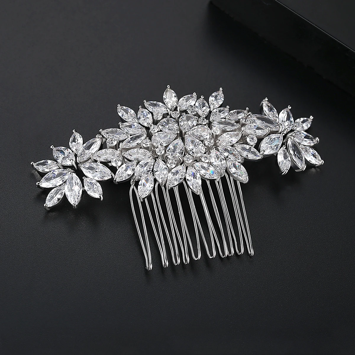 LUOTEEMI Gorgeous Flower Hair Accessories for Women Trendy Fashion Wedding Haircomb Jewelry Wedding Decoration for Bridesmaid