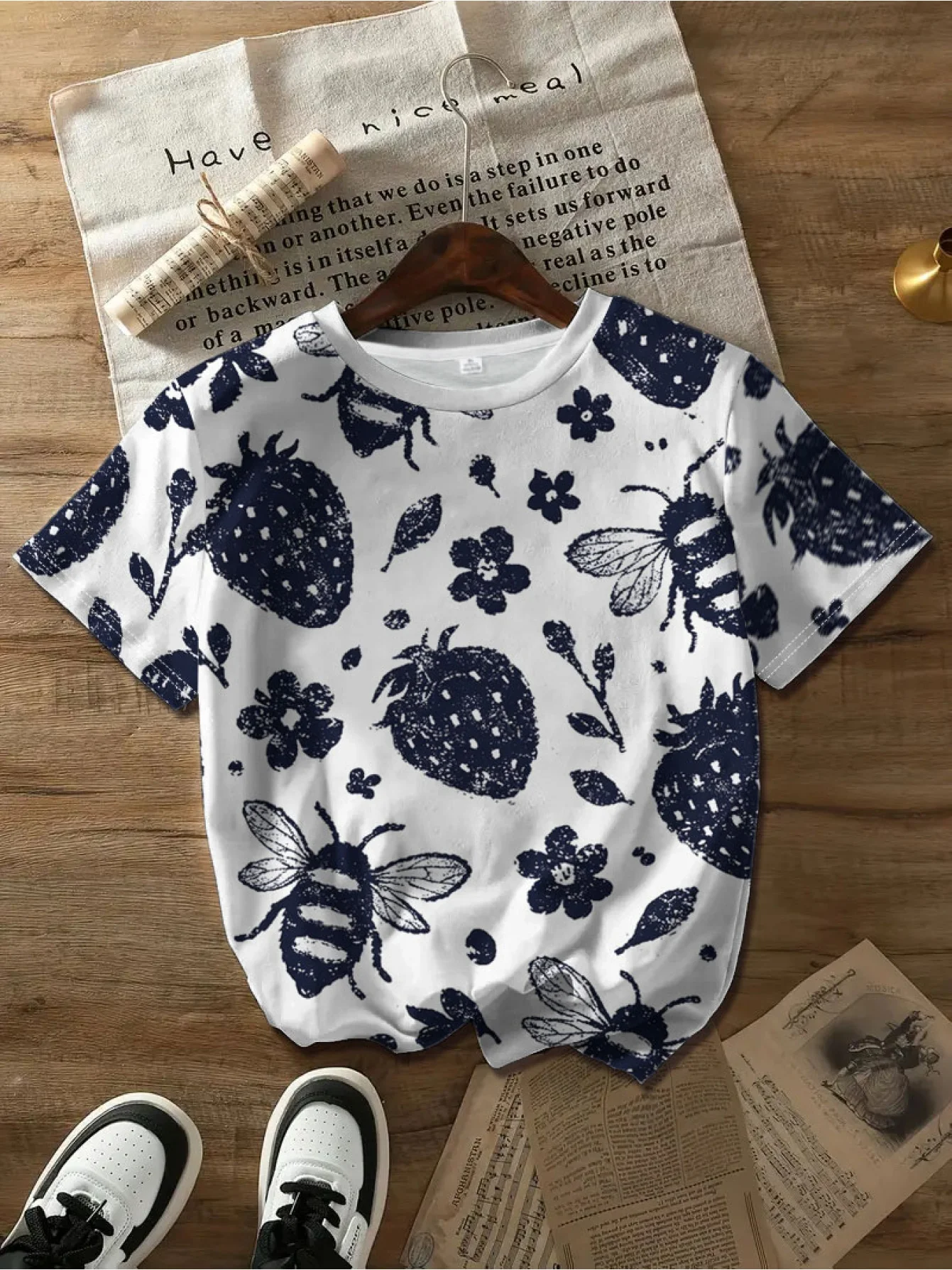 2026 Women Strawberry Bee Floral Print T-Shirt, Vintage Distressed Graphic Tee, Breathable Quick Dry Top, Casual Vacation Daily