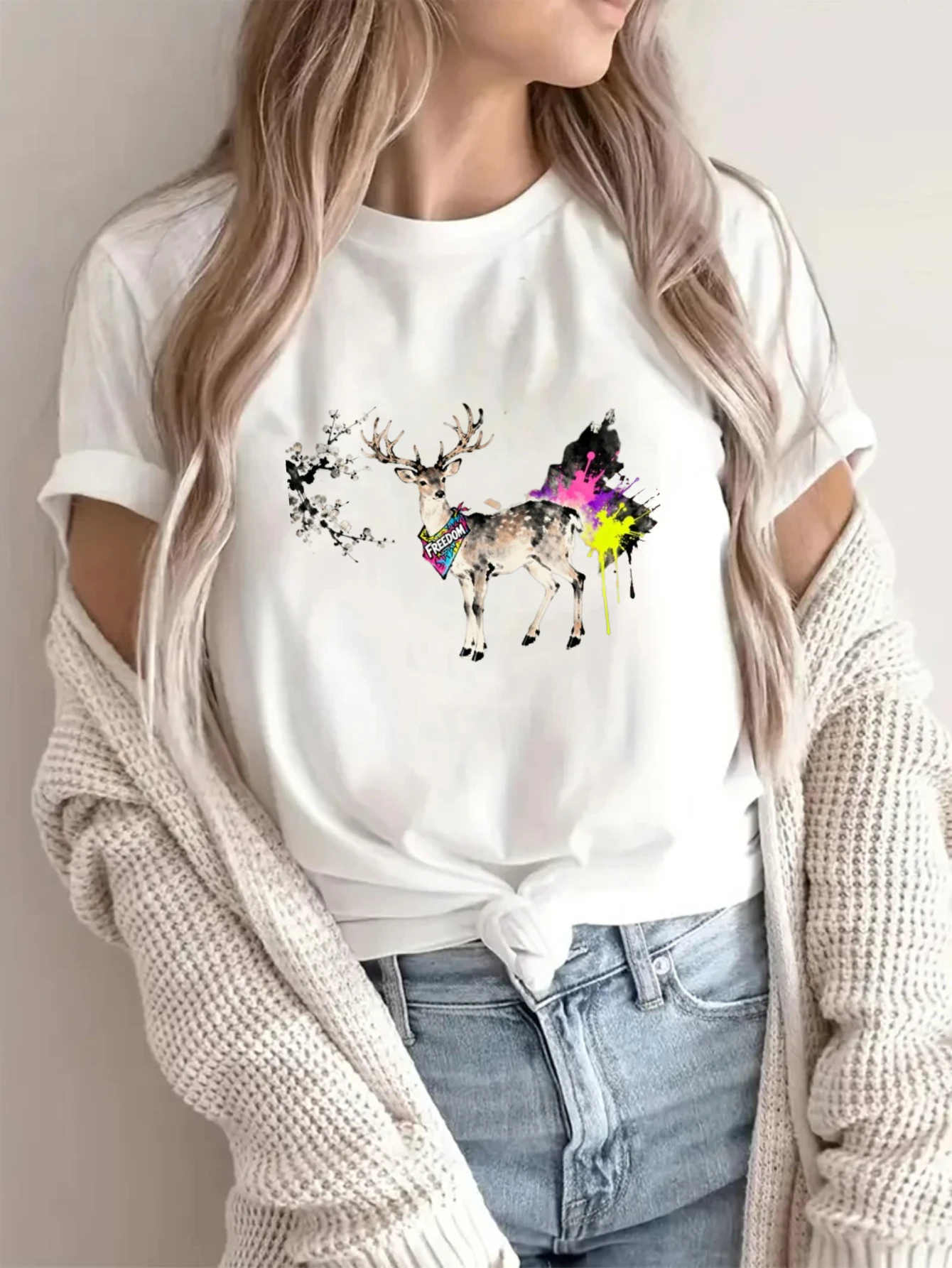 

Women's Sleeved T-shirt with Round Neck and Loose Fit for Couples SummerTop Personalized Ink Wash Spotted Deer Graffiti Print