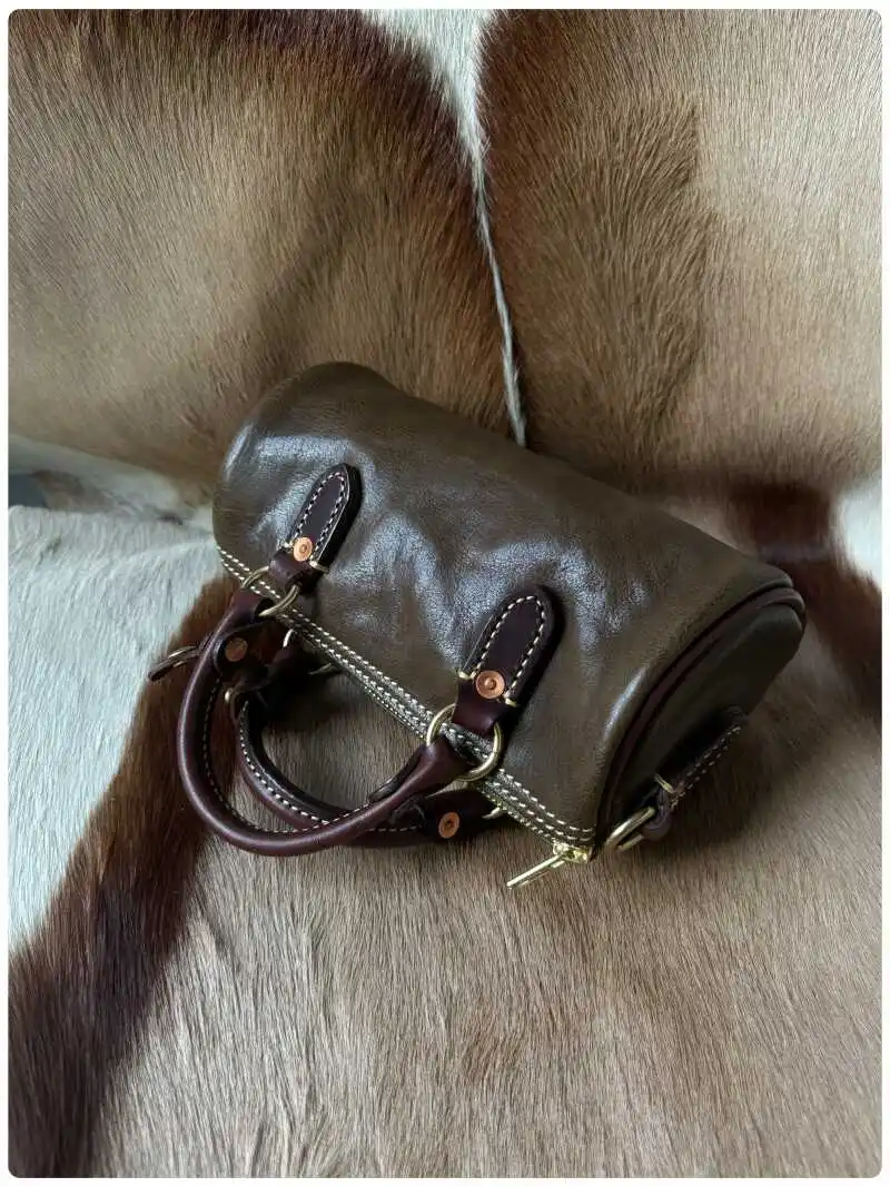 Lässige Outdoor-Handtasche für den Alltag, luxuriöse handgefertigte Damenhandtasche aus pflanzlich gegerbtem Rindsleder, modische Designer-Umhängetasche aus echtem Leder für Damen. – Detail 11